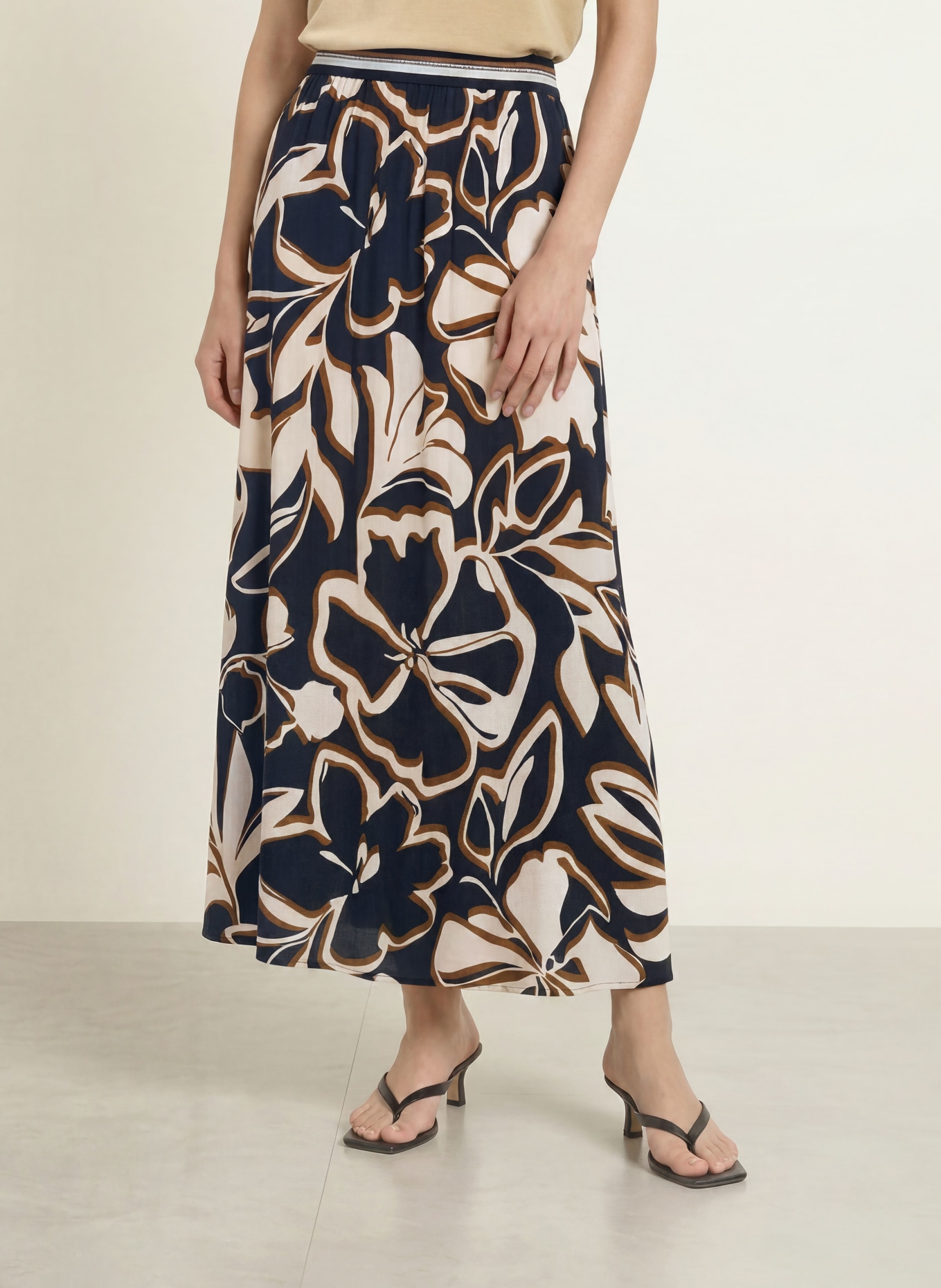 Betty Barclay Rok: DONKERBLAUW / BRUIN / WIT