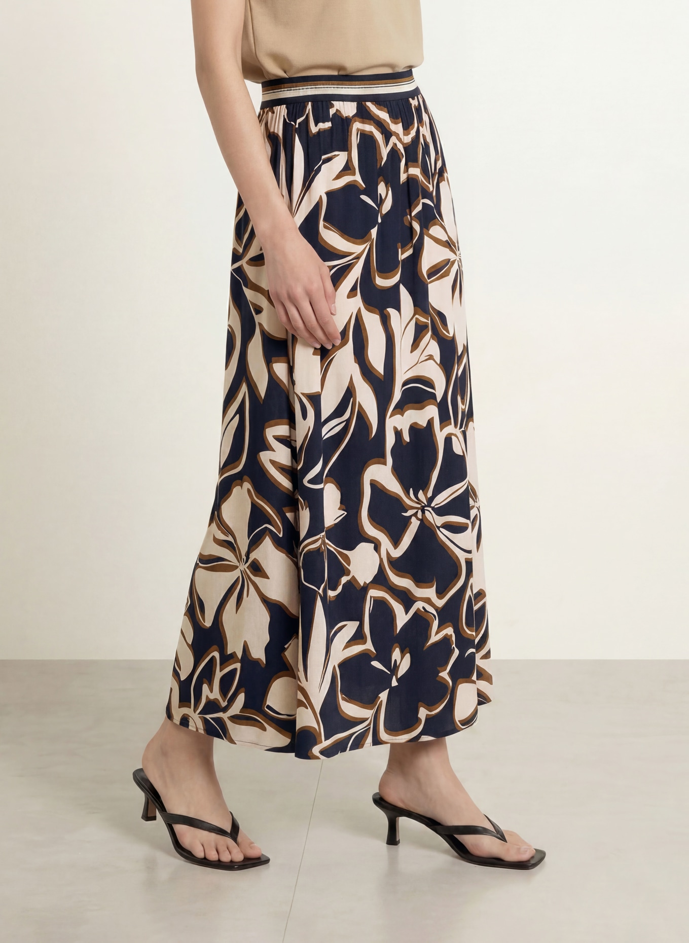 Betty Barclay Rok: DONKERBLAUW / BRUIN / WIT