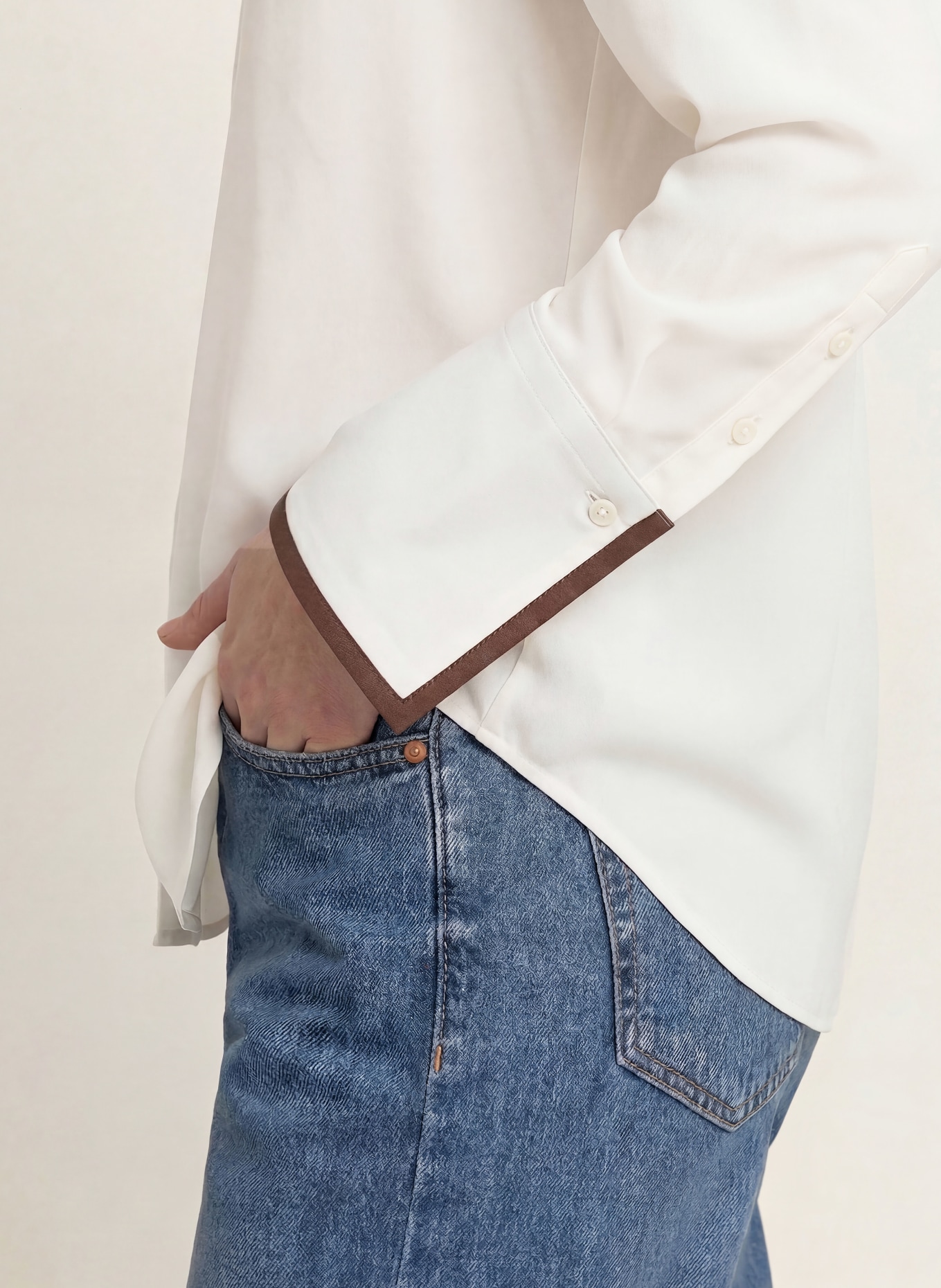ÉMANOU Overhemdblouse met zijde: WIT / MARRON FONCÉ