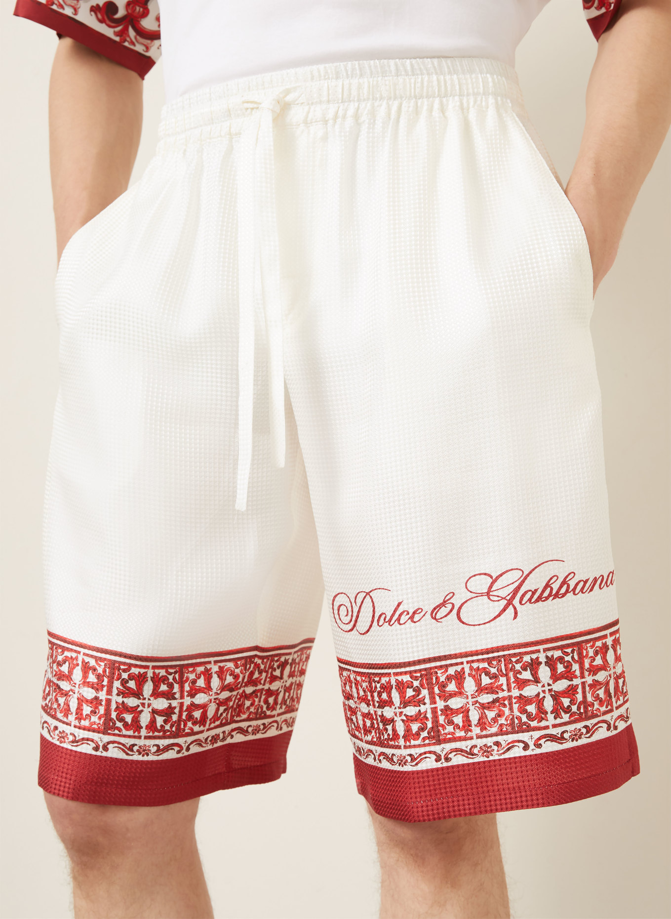 DOLCE & GABBANA Jacquard-Shorts aus Seide: WEISS / DUNKELROT