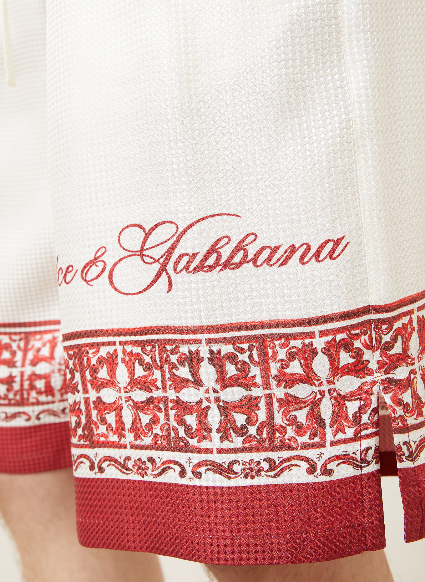 DOLCE & GABBANA Jacquard-Shorts aus Seide: WEISS / DUNKELROT