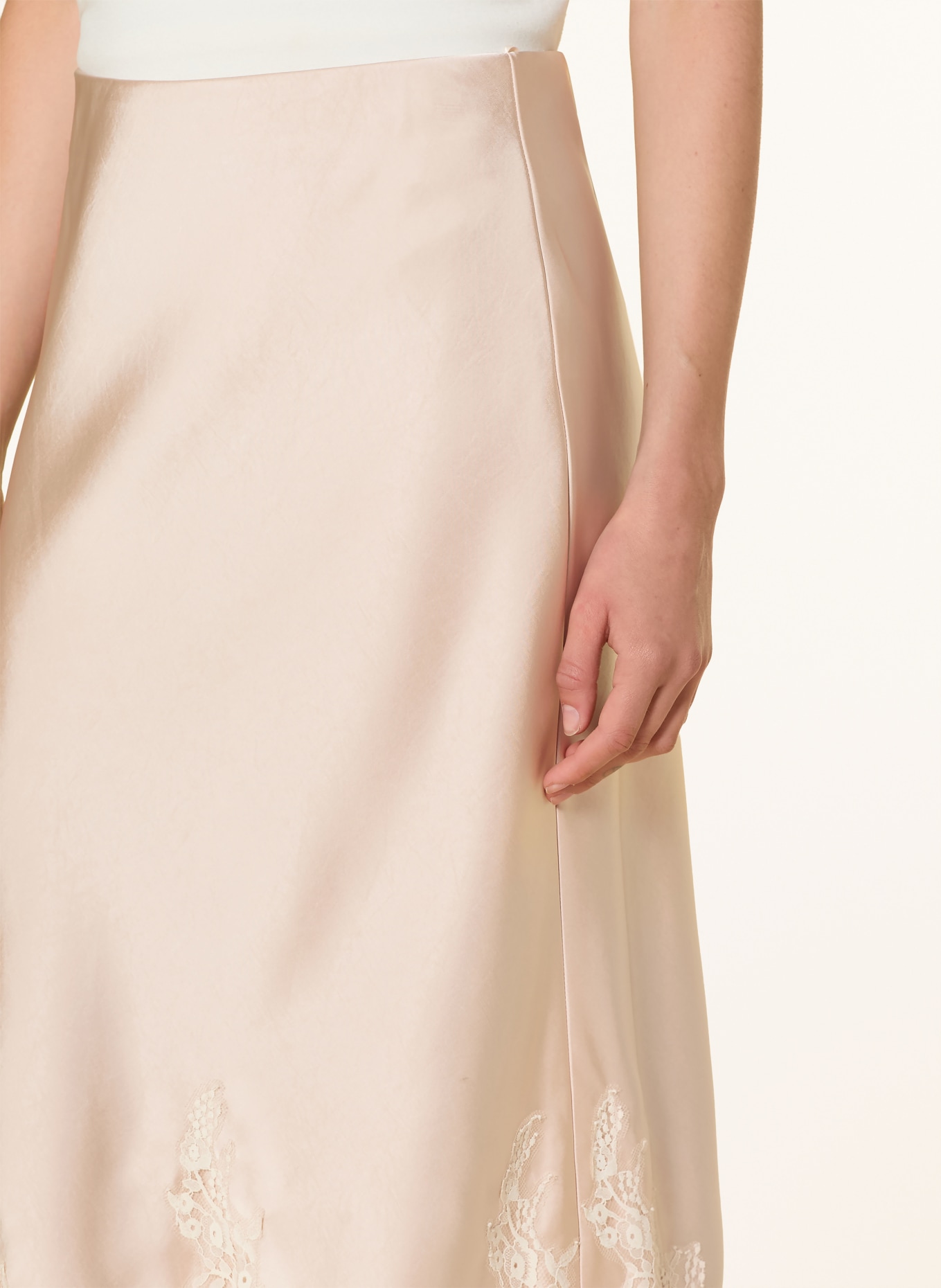 NEO NOIR YELINA Satin Skirt with Lace: CREAM