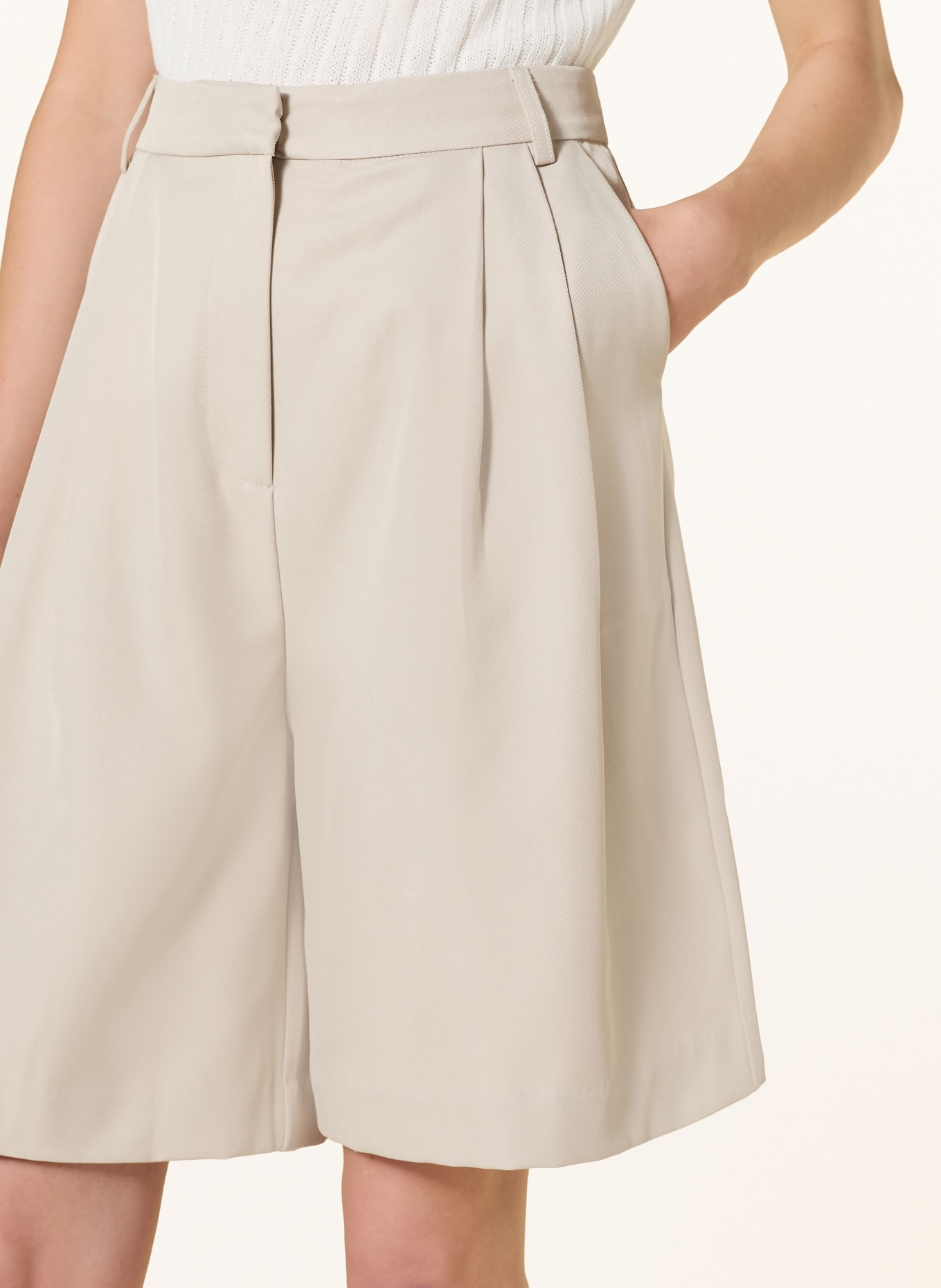 NEO NOIR NIKA Bermudas Shorts: ECRU