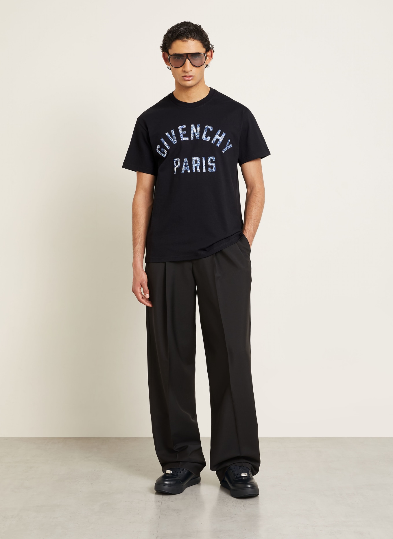 GIVENCHY T-shirt: BLACK / BLUE / WHITE