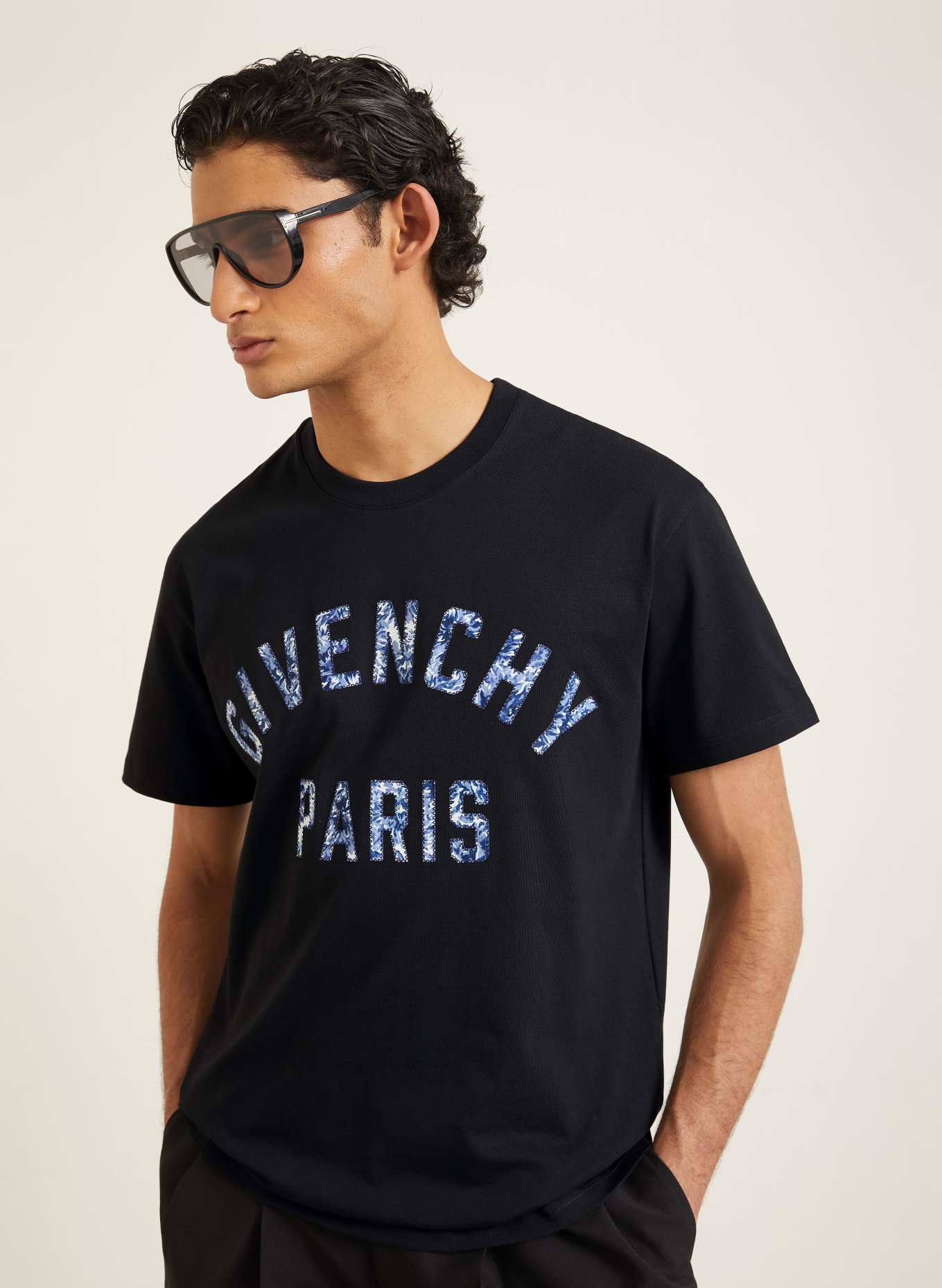 GIVENCHY T-shirt: BLACK / BLUE / WHITE