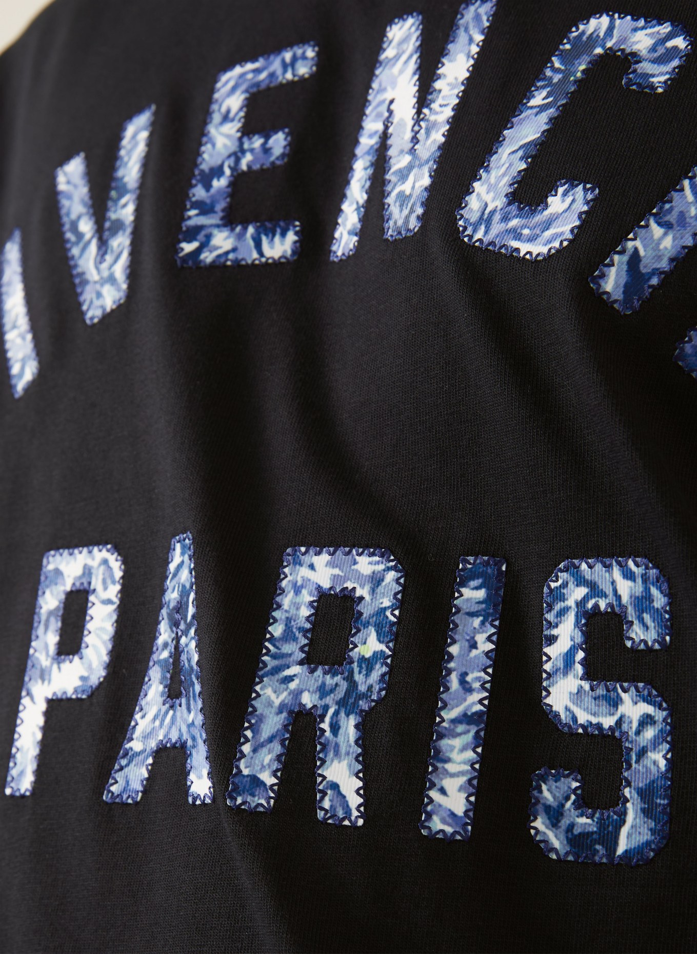 GIVENCHY T-shirt: BLACK / BLUE / WHITE