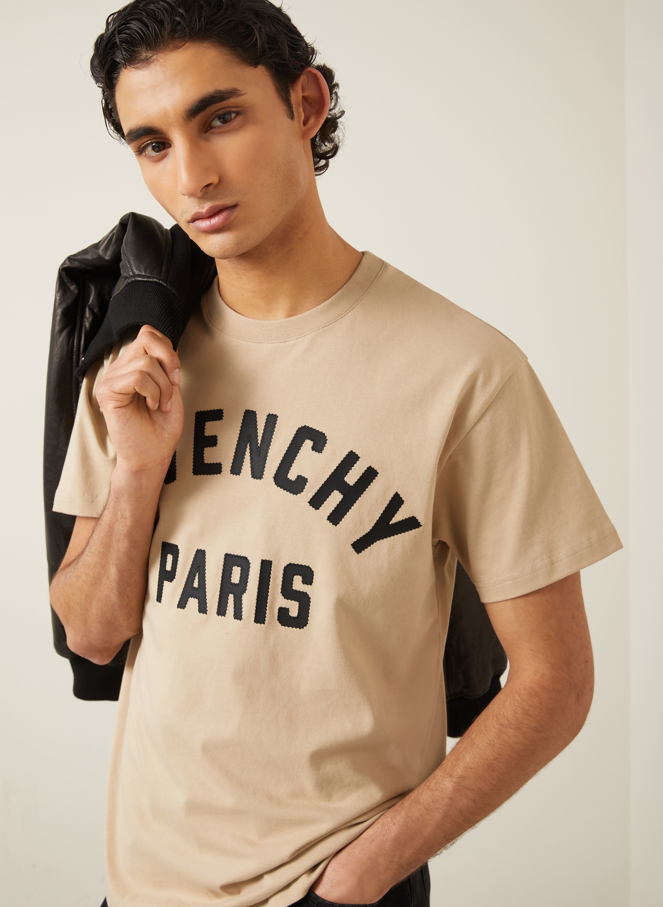 GIVENCHY T-shirt: CAMEL / BLACK