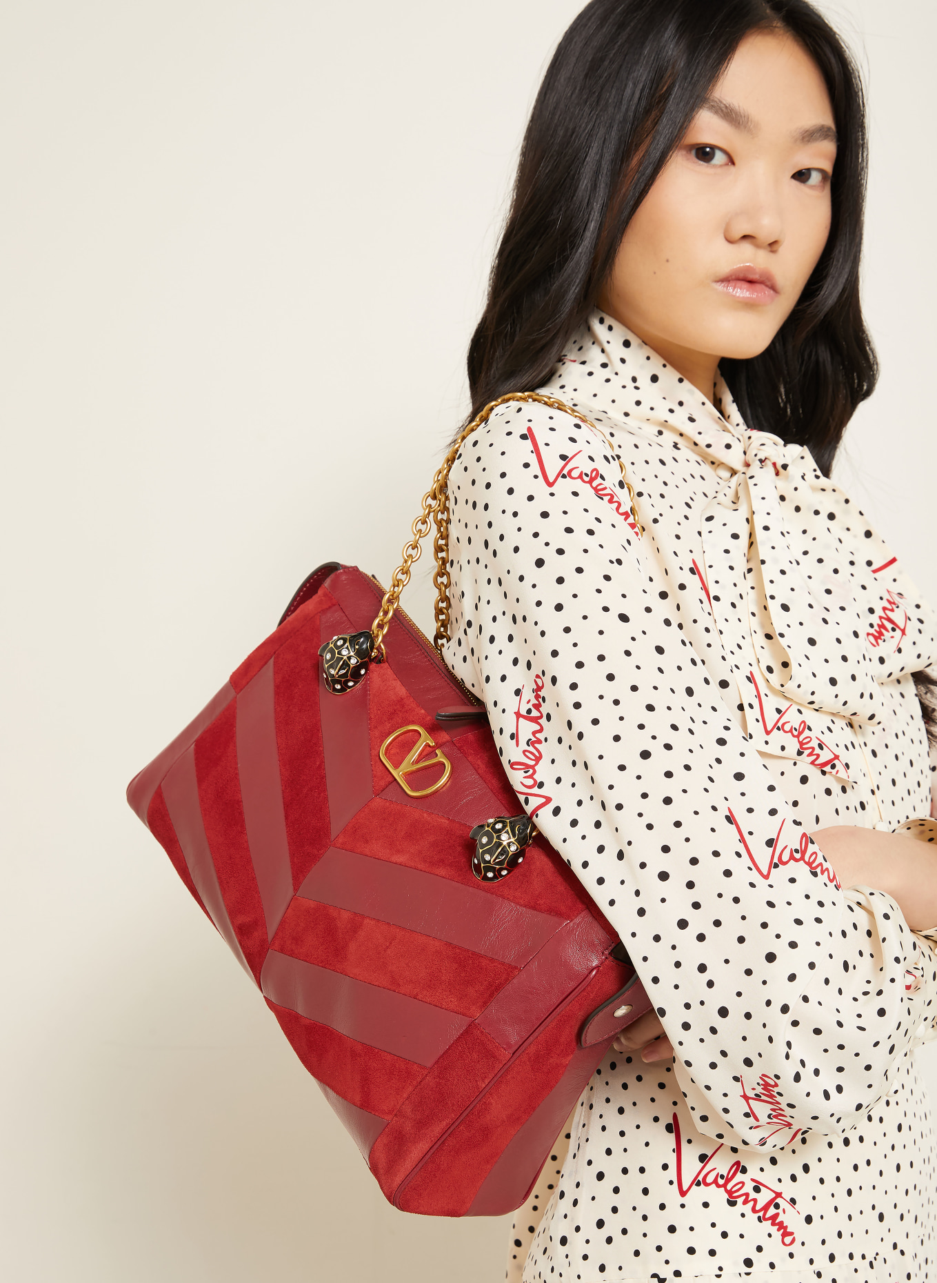 VALENTINO GARAVANI Handtasche PANTHEA mit Schmucksteinen: DUNKELROT / GOLD / ROT