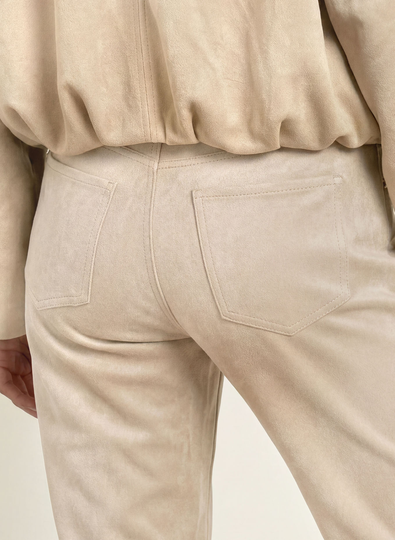 comma Hose in Lederoptik: BEIGE