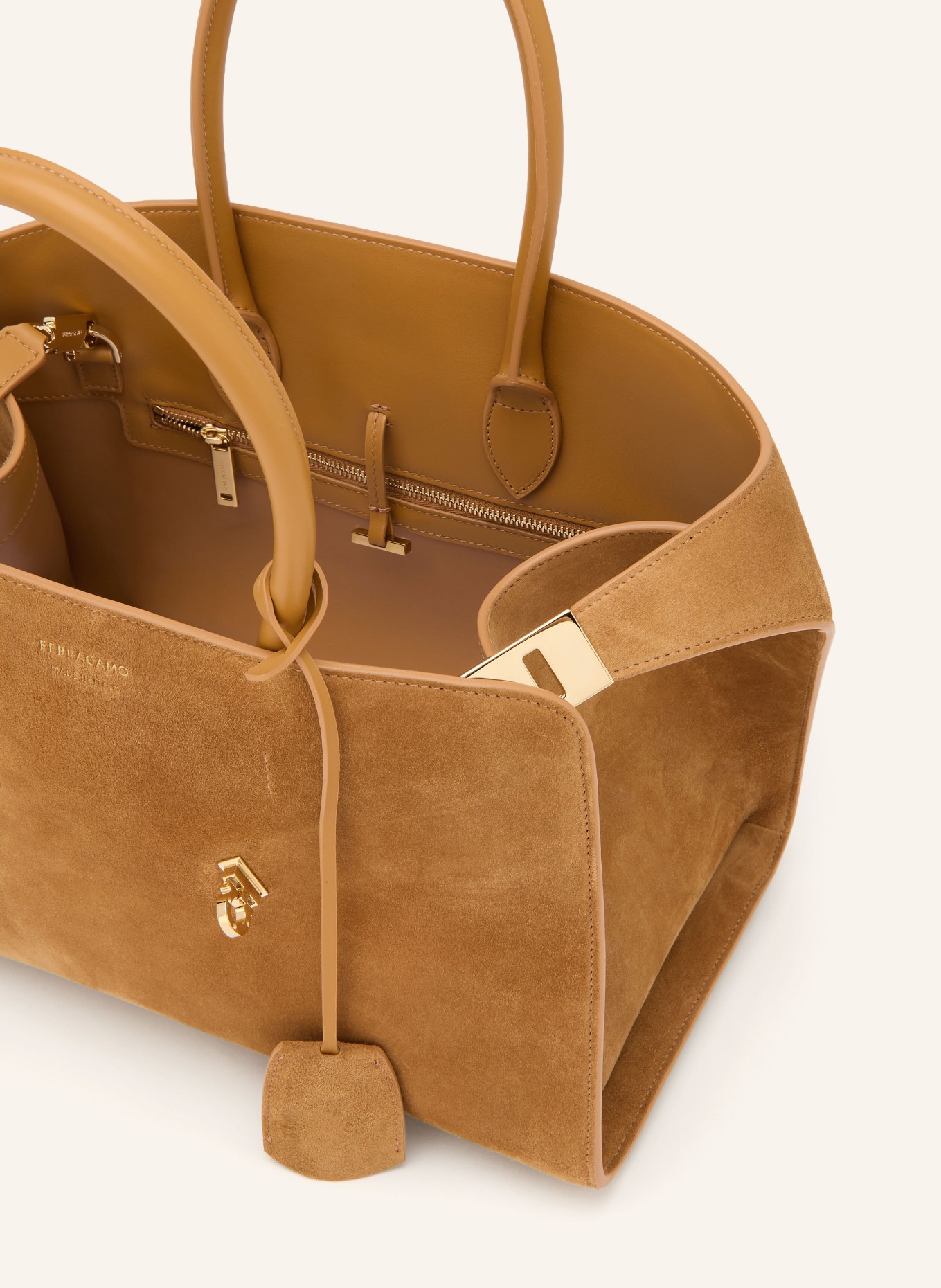 FERRAGAMO Schultertasche HUG: HELLBRAUN / GOLD