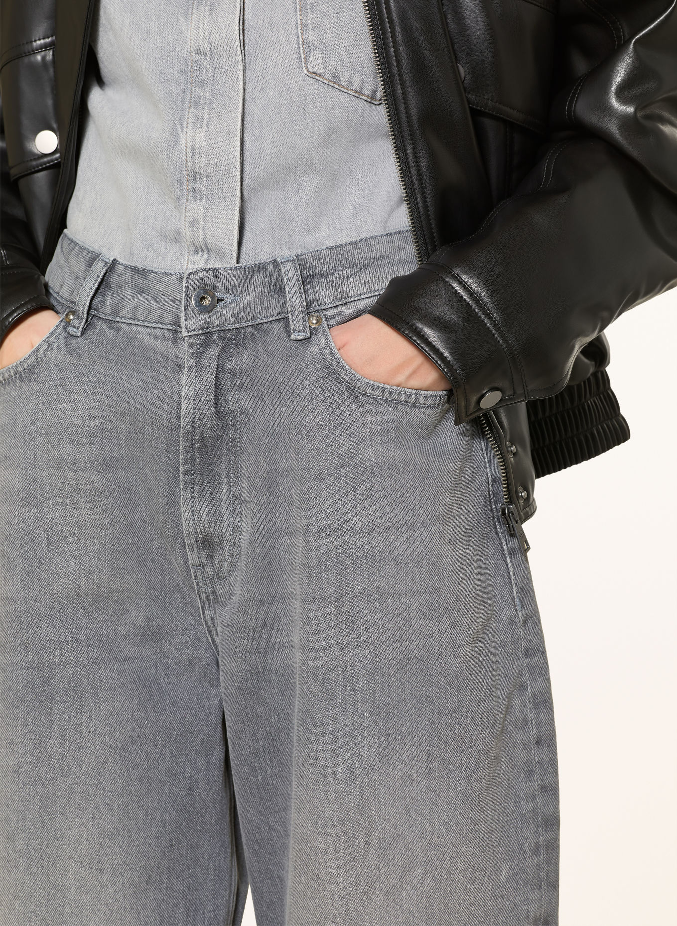 darling harbour Barrel Jeans: MID GREY
