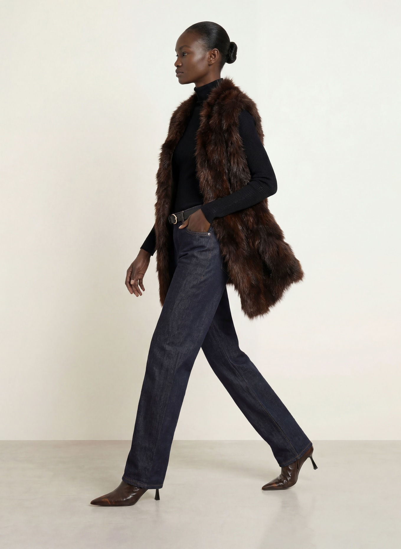 BETTA CORRADI Faux fur vest: DARK BROWN / BROWN