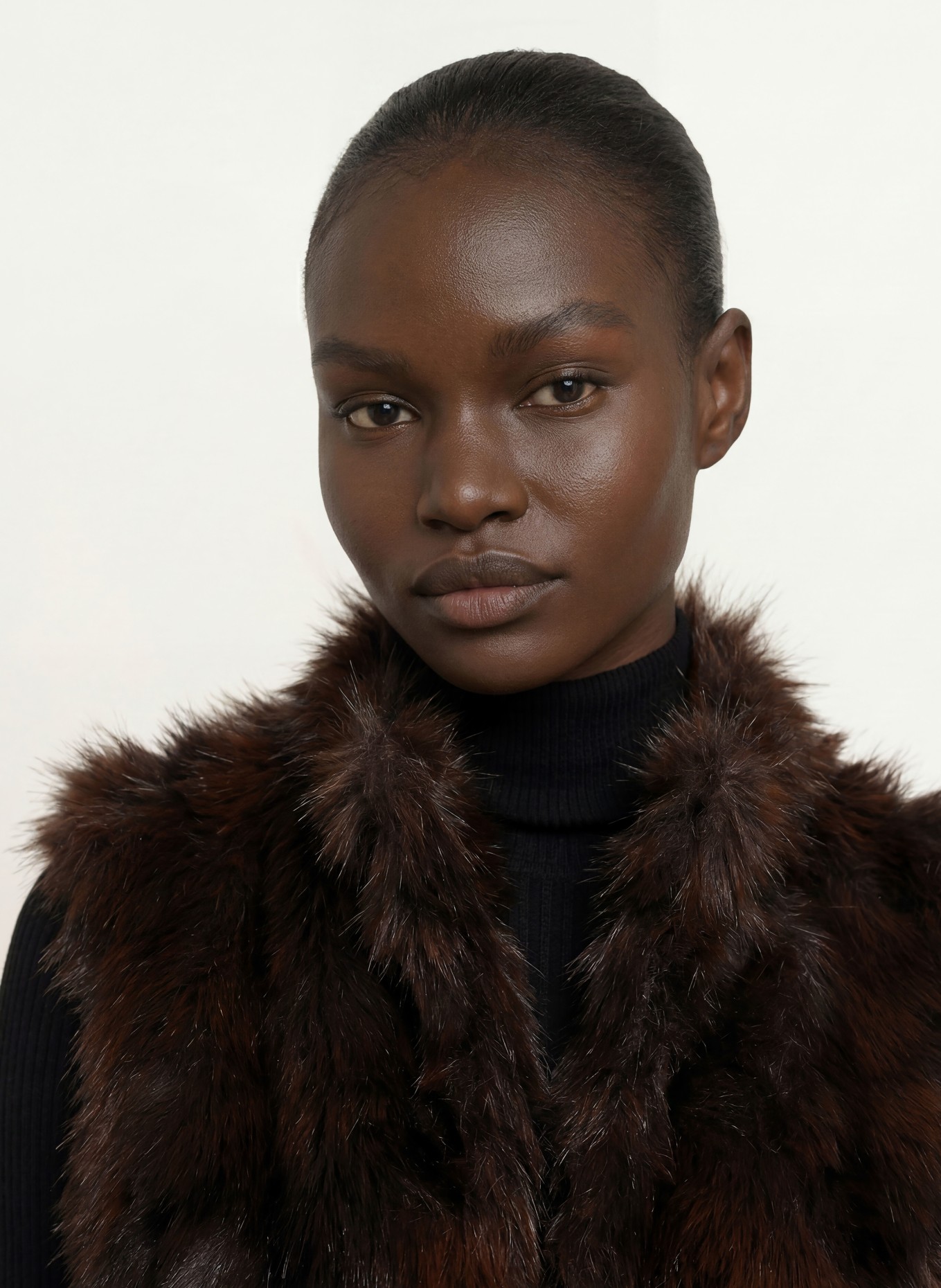 BETTA CORRADI Faux fur vest: DARK BROWN / BROWN