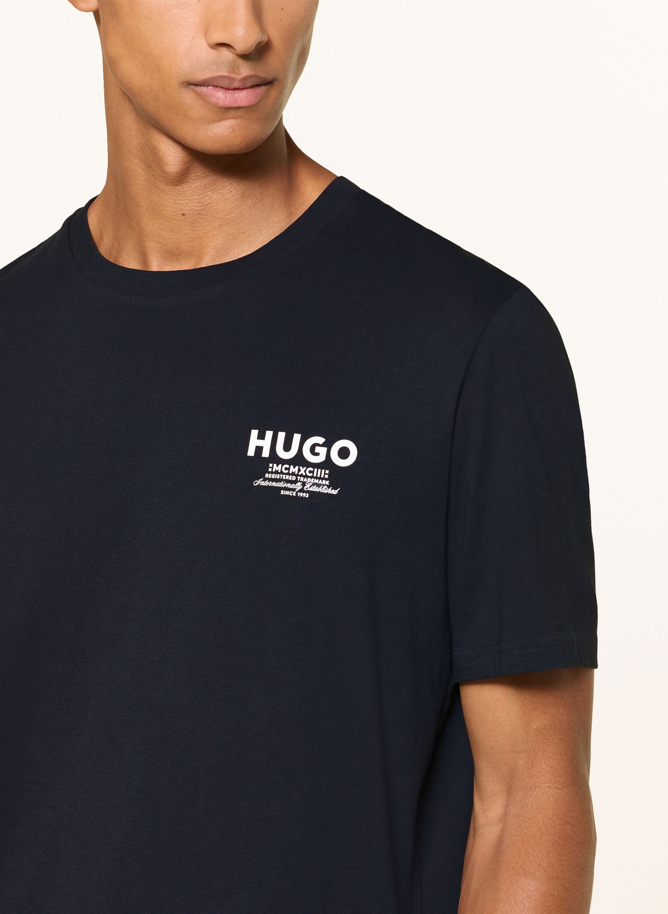 HUGO T-shirt NESPTEE: DONKERBLAUW