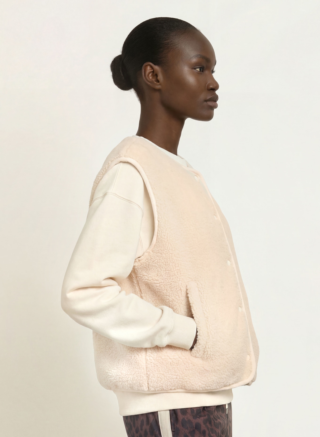 OH APRIL MAGNOLIA Teddy Fur Vest: CREAM