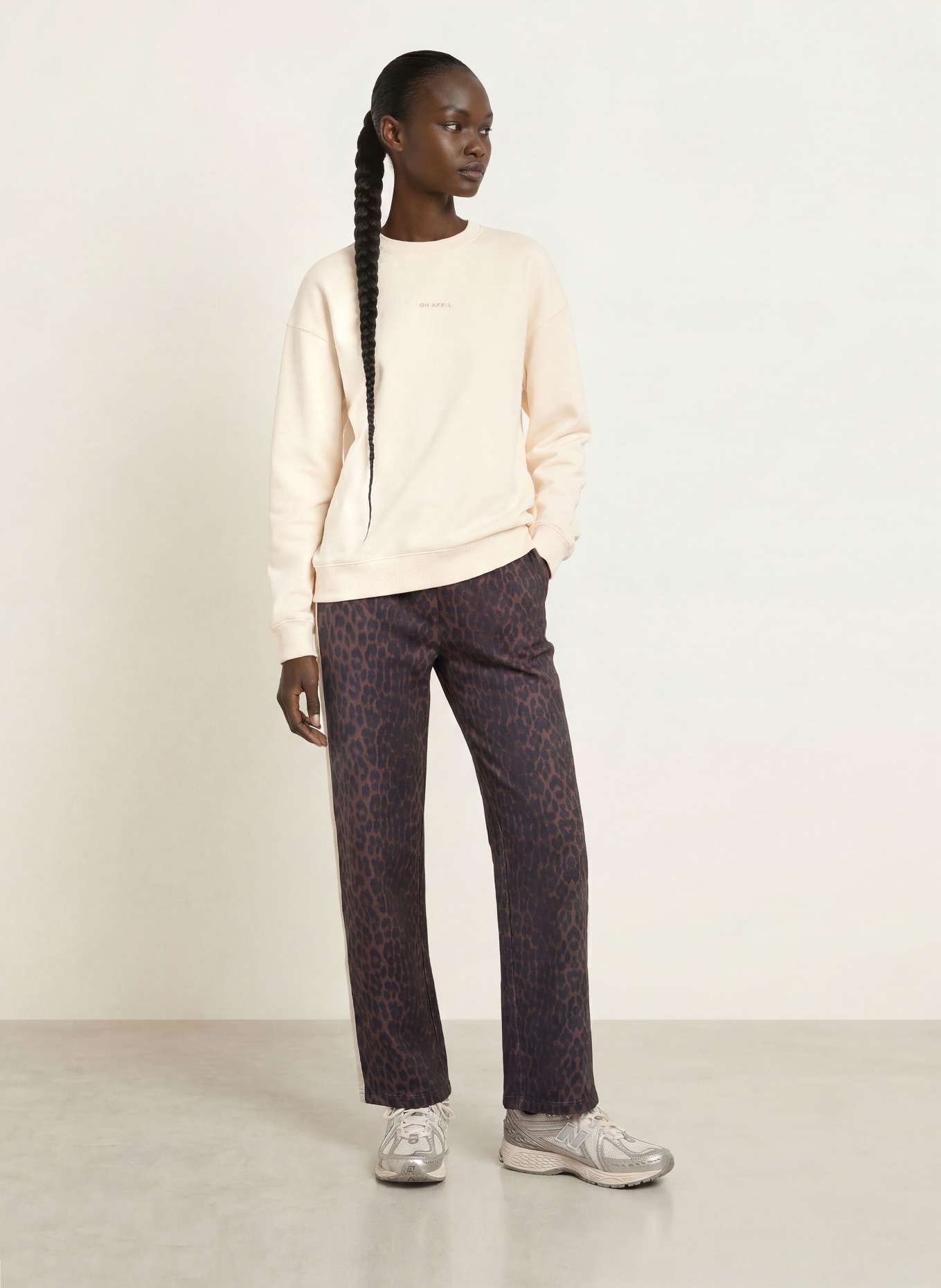 OH APRIL Sweatshirt OV: ECRU / DARK BROWN