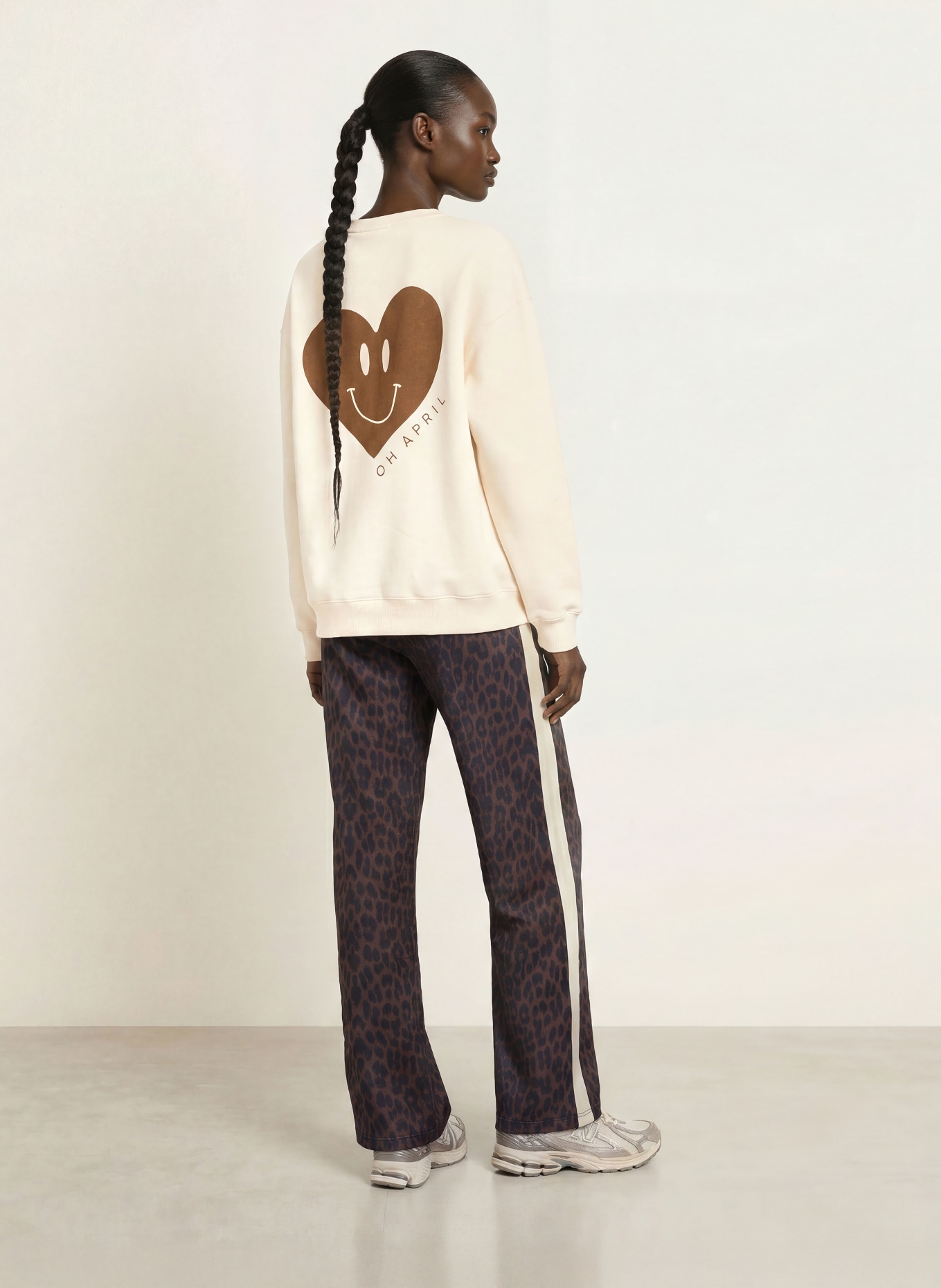 OH APRIL Sweatshirt OV: ECRU / DARK BROWN