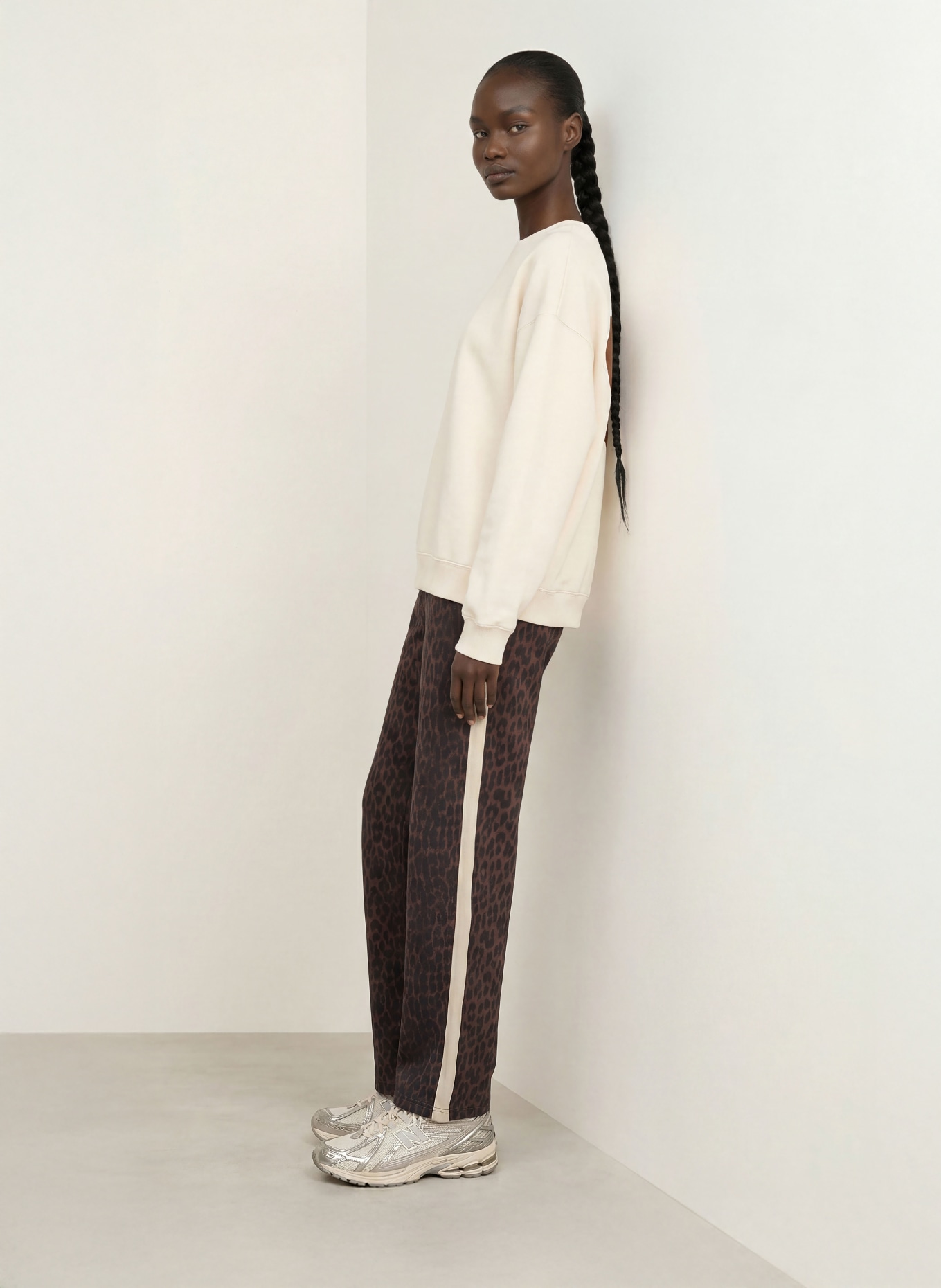 OH APRIL Sweatshirt OV: ECRU / DARK BROWN