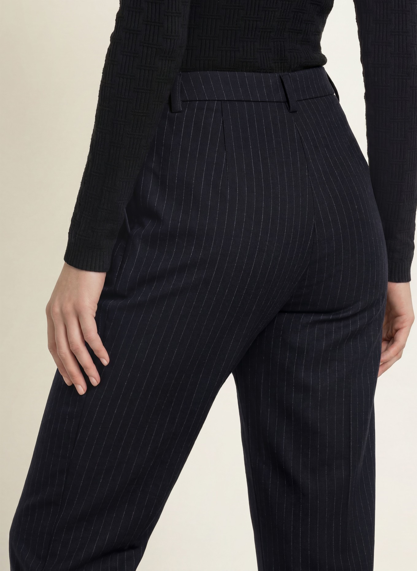 EMPORIO ARMANI Spodnie: GRANATOWY / BIAŁY