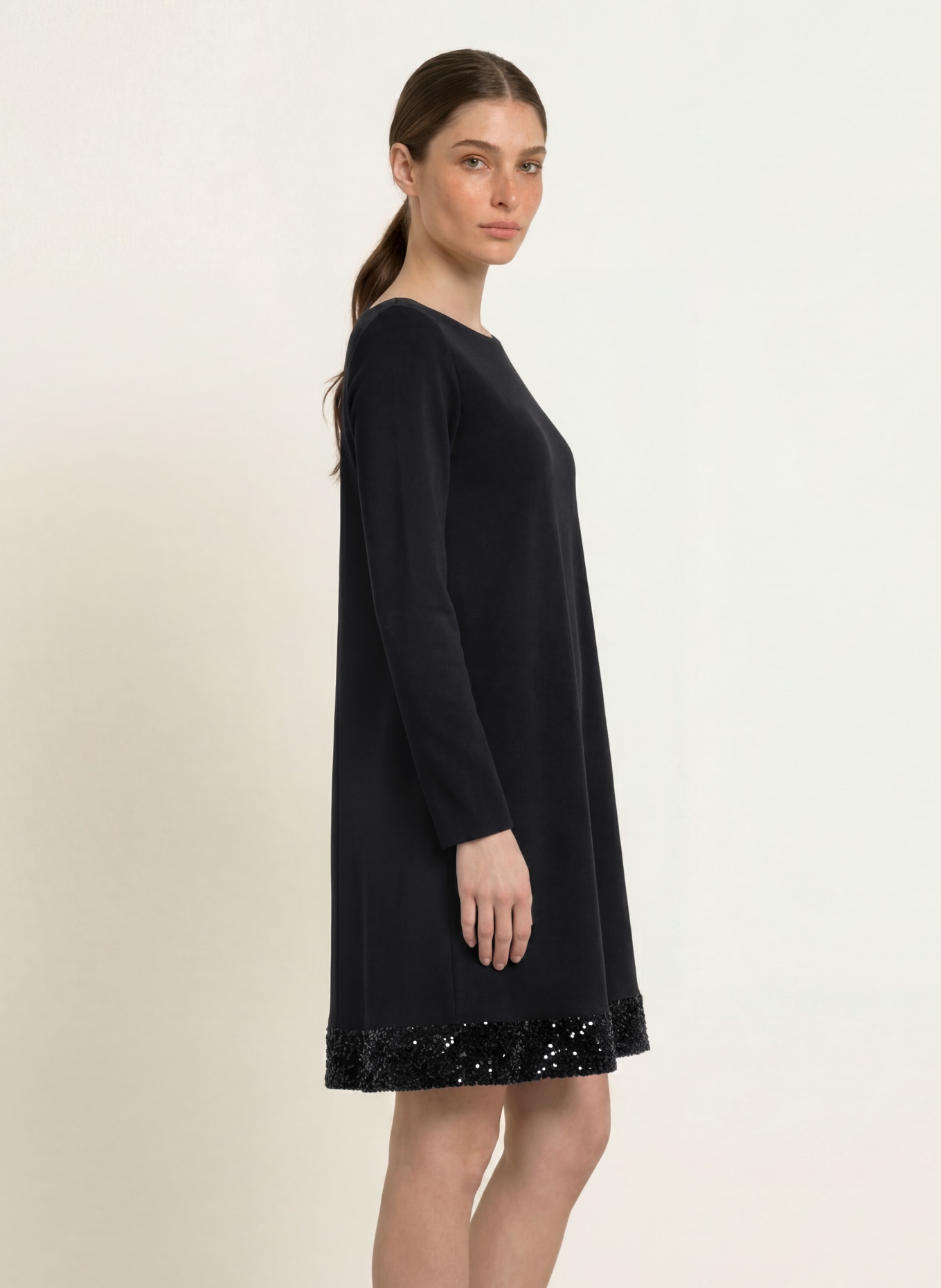 EMPORIO ARMANI Jerseykleid mit Pailletten: SCHWARZ