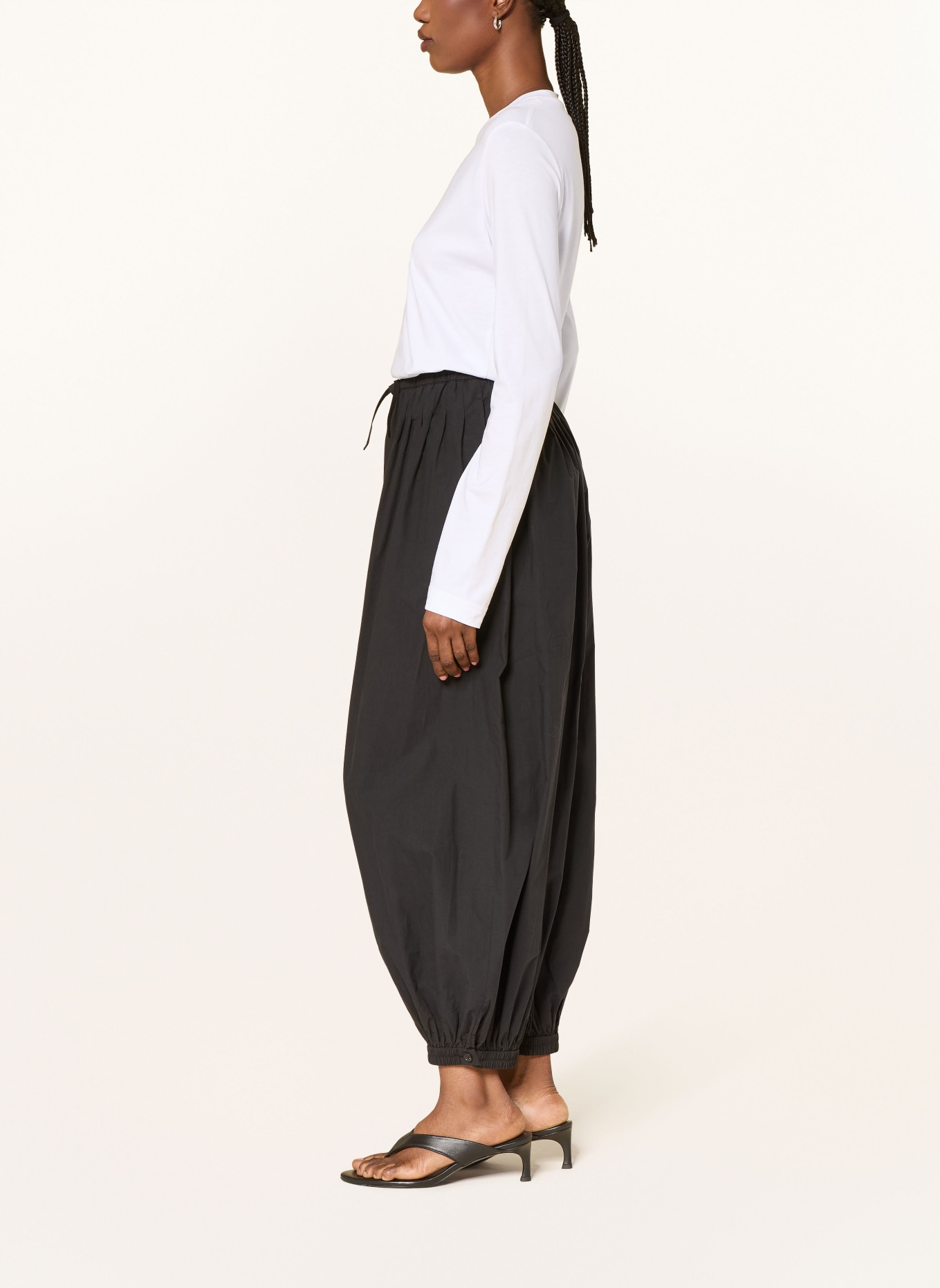 ARKET 7/8-length trousers: BLACK