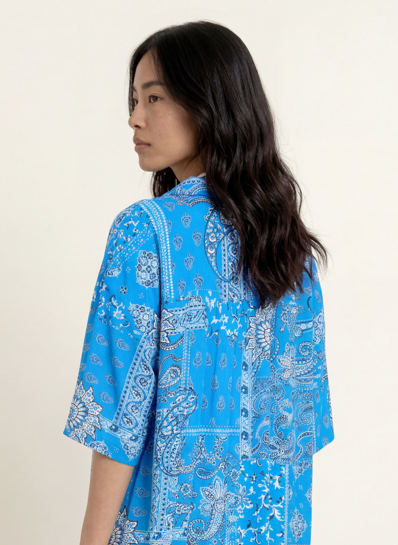 Lidea Robe de plage à manches 3/4: TURQUOISE / BLANC / NOIR
