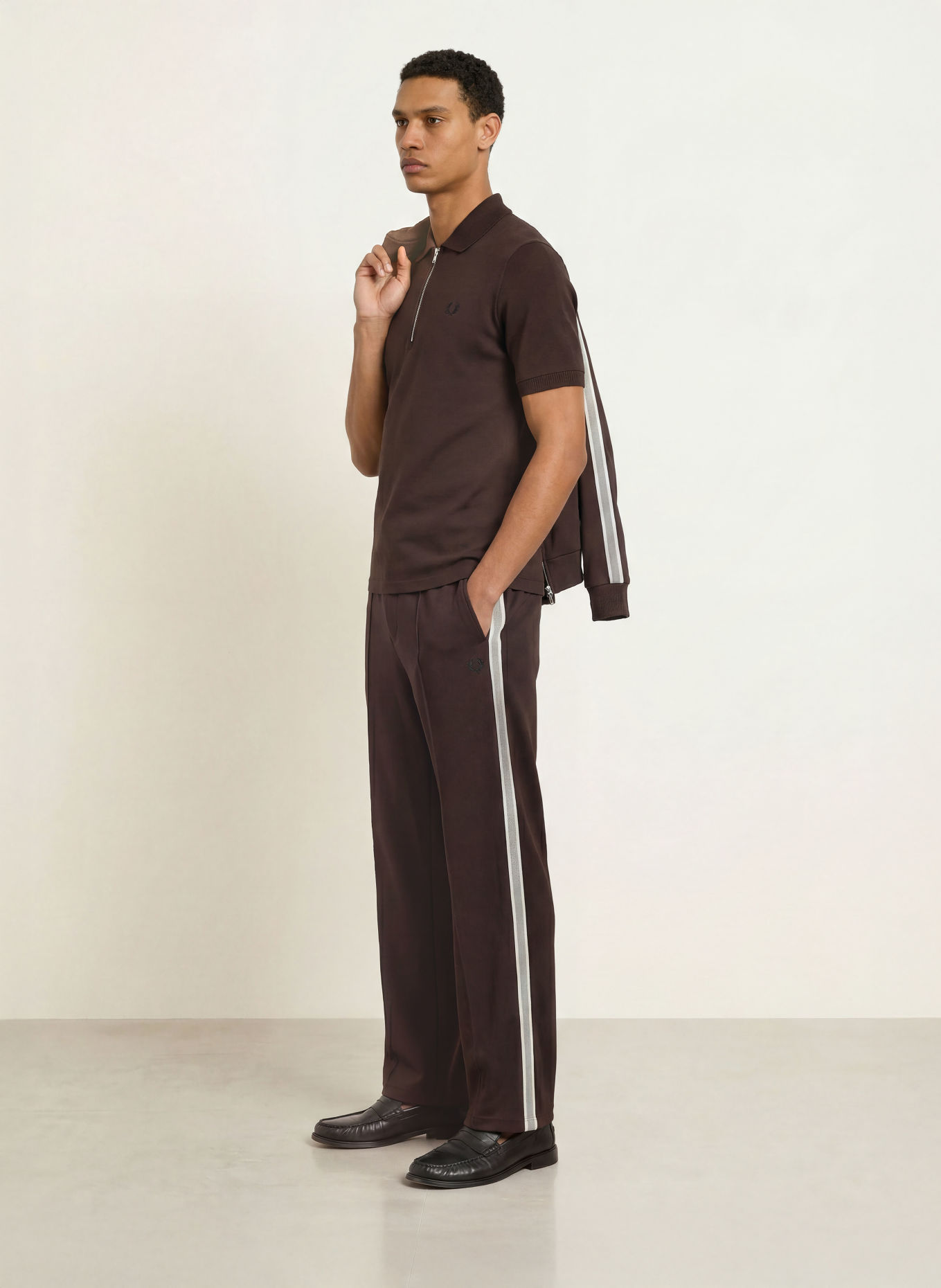 FRED PERRY Piqué polo shirt: DARK BROWN