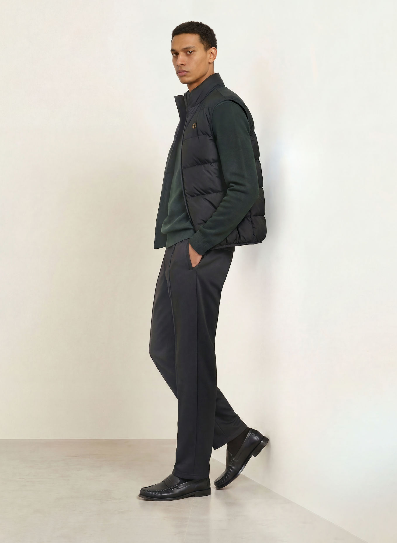 FRED PERRY Track Pants: SCHWARZ