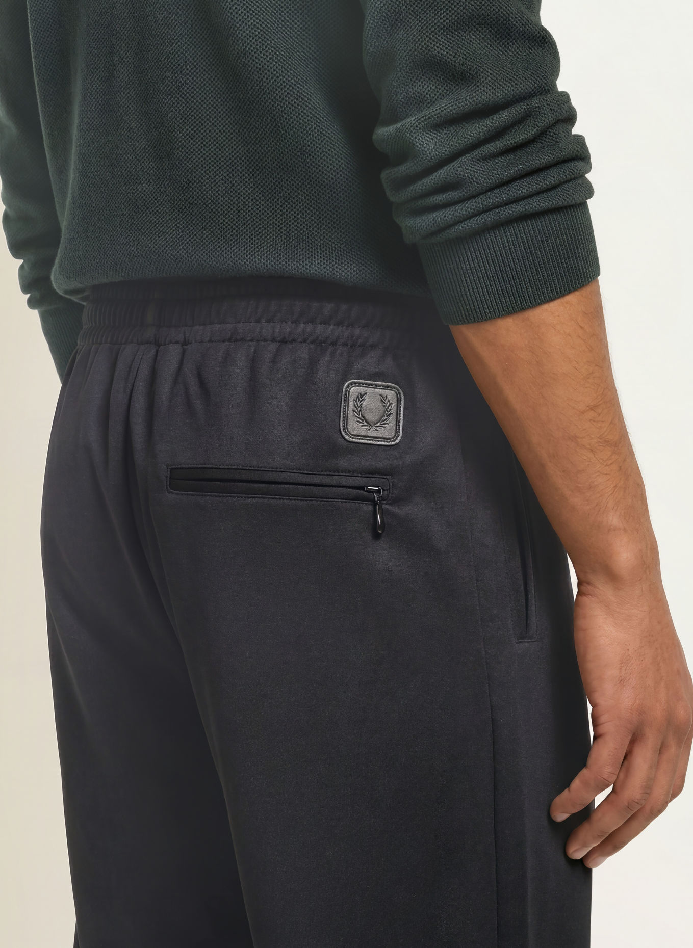 FRED PERRY Track Pants: SCHWARZ
