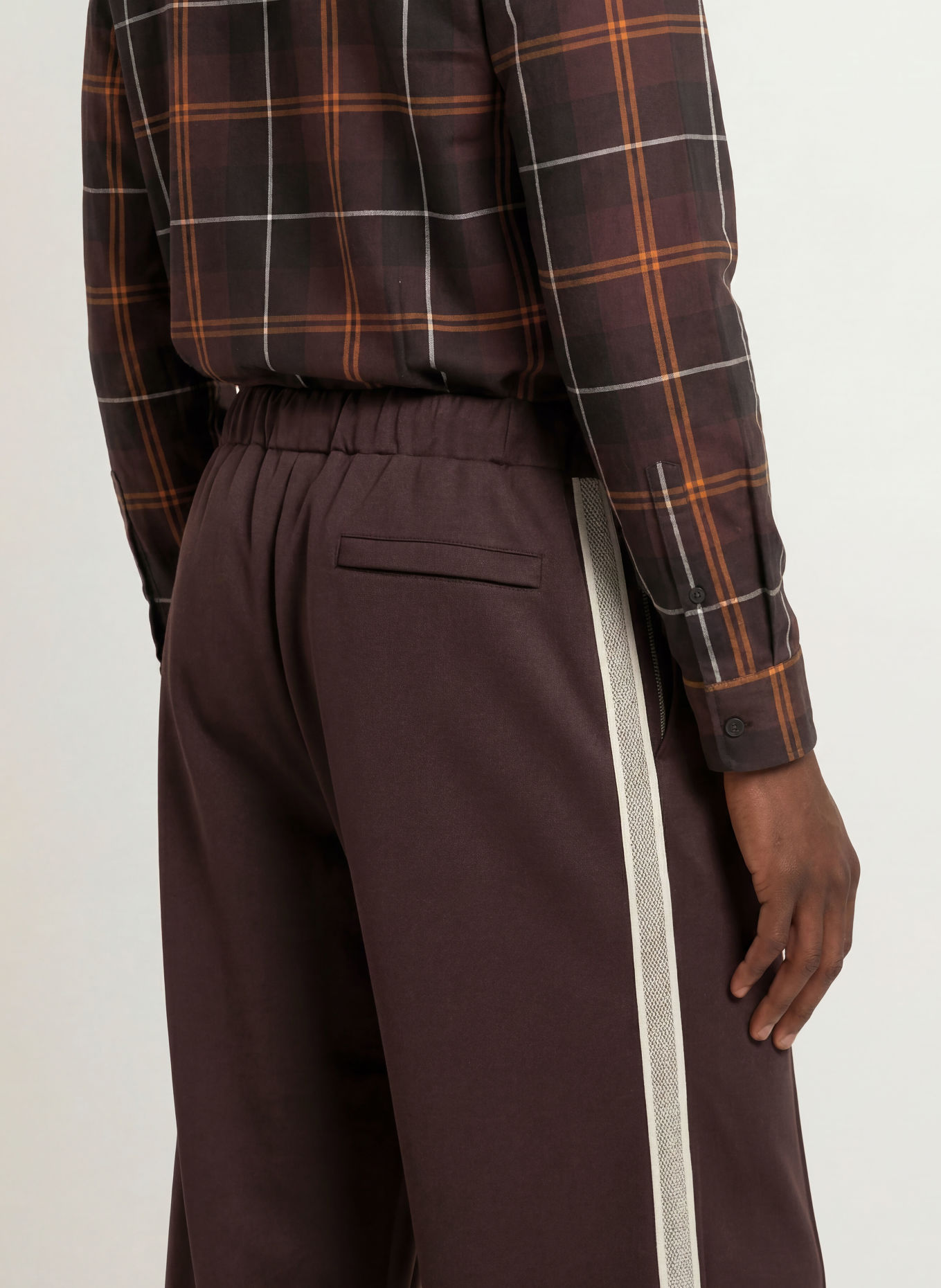 FRED PERRY Track Pants mit Galonstreifen: DUNKELBRAUN / CREME