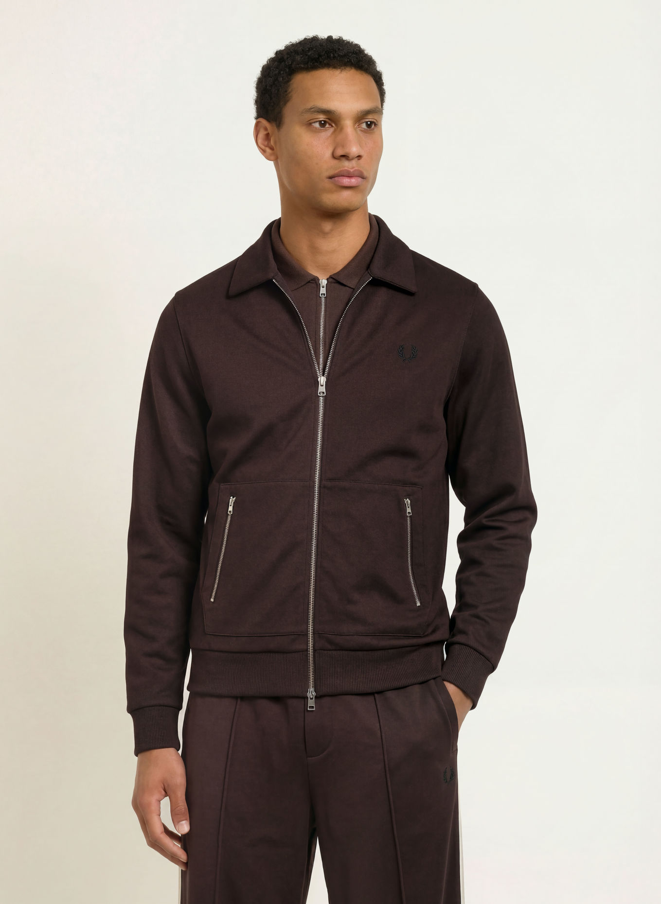 FRED PERRY Träningsjacka med resår: MÖRKBRUN