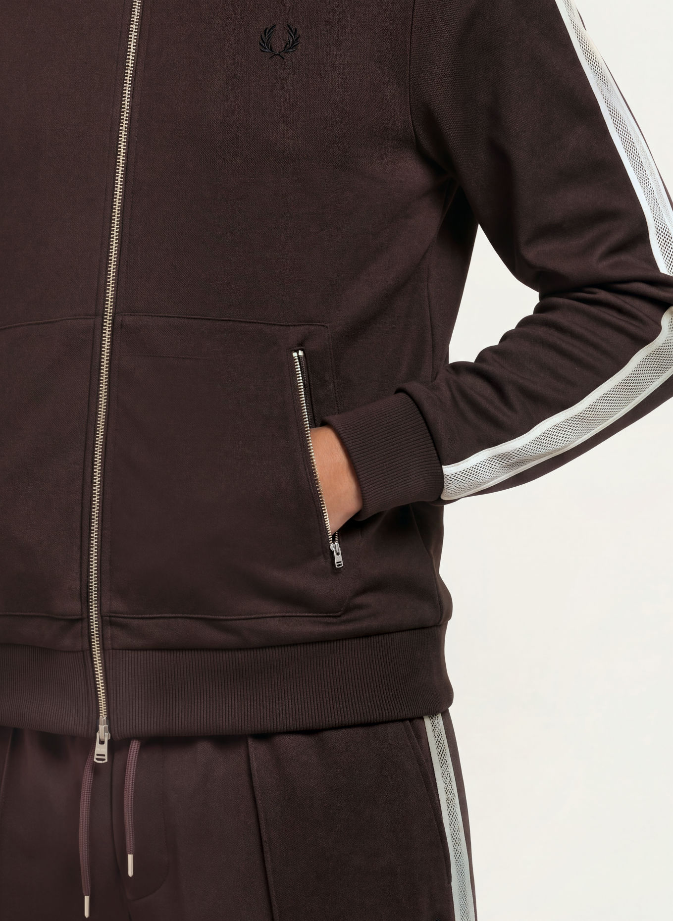 FRED PERRY Träningsjacka med resår: MÖRKBRUN