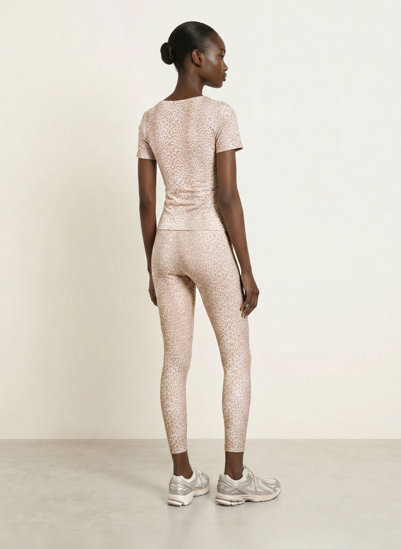 OH APRIL KALINA T-shirt: BEIGE / BROWN / TAUPE