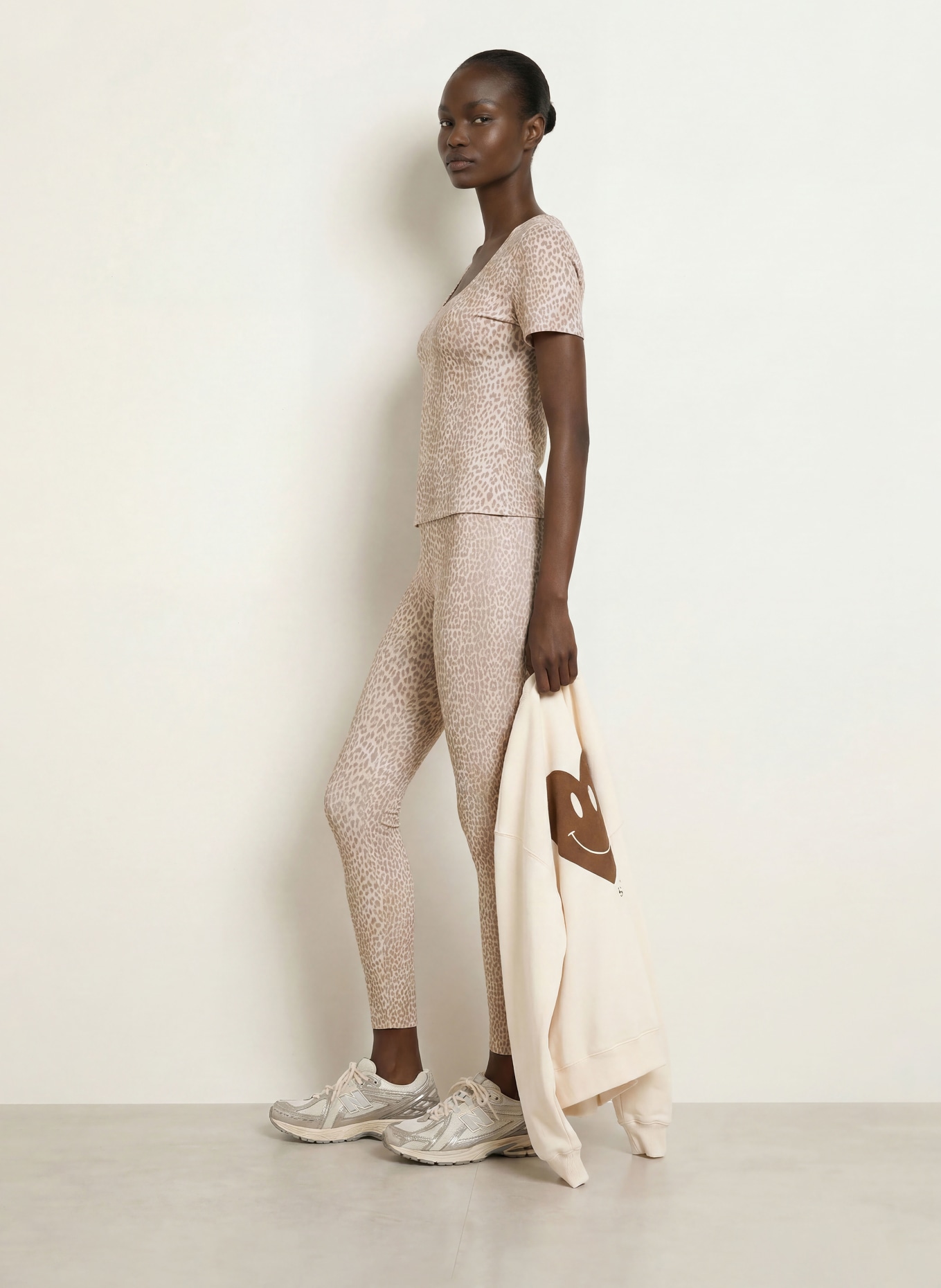 OH APRIL KALINA T-shirt: BEIGE / BROWN / TAUPE