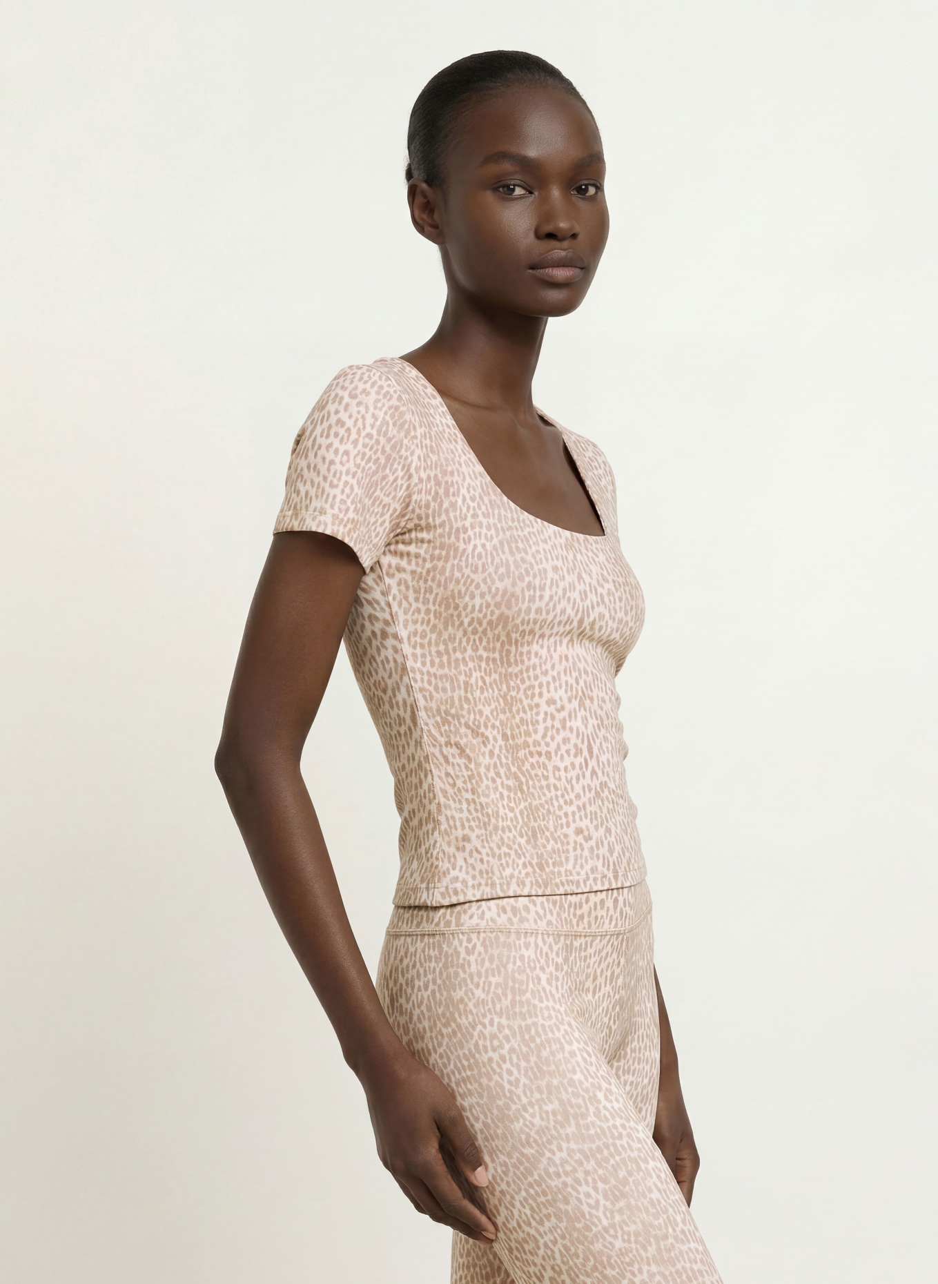 OH APRIL KALINA T-shirt: BEIGE / BROWN / TAUPE
