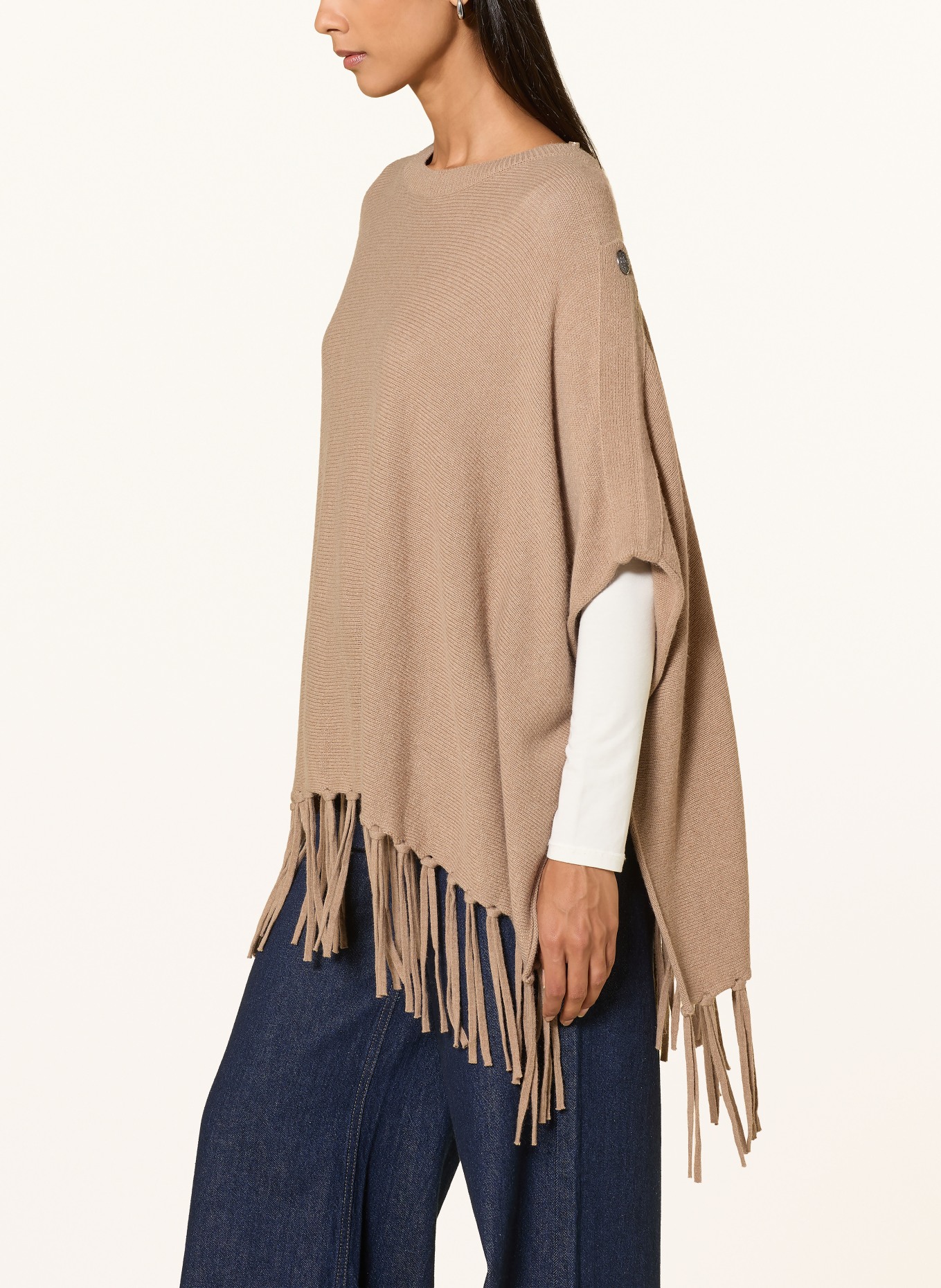 monari Poncho: BEJ