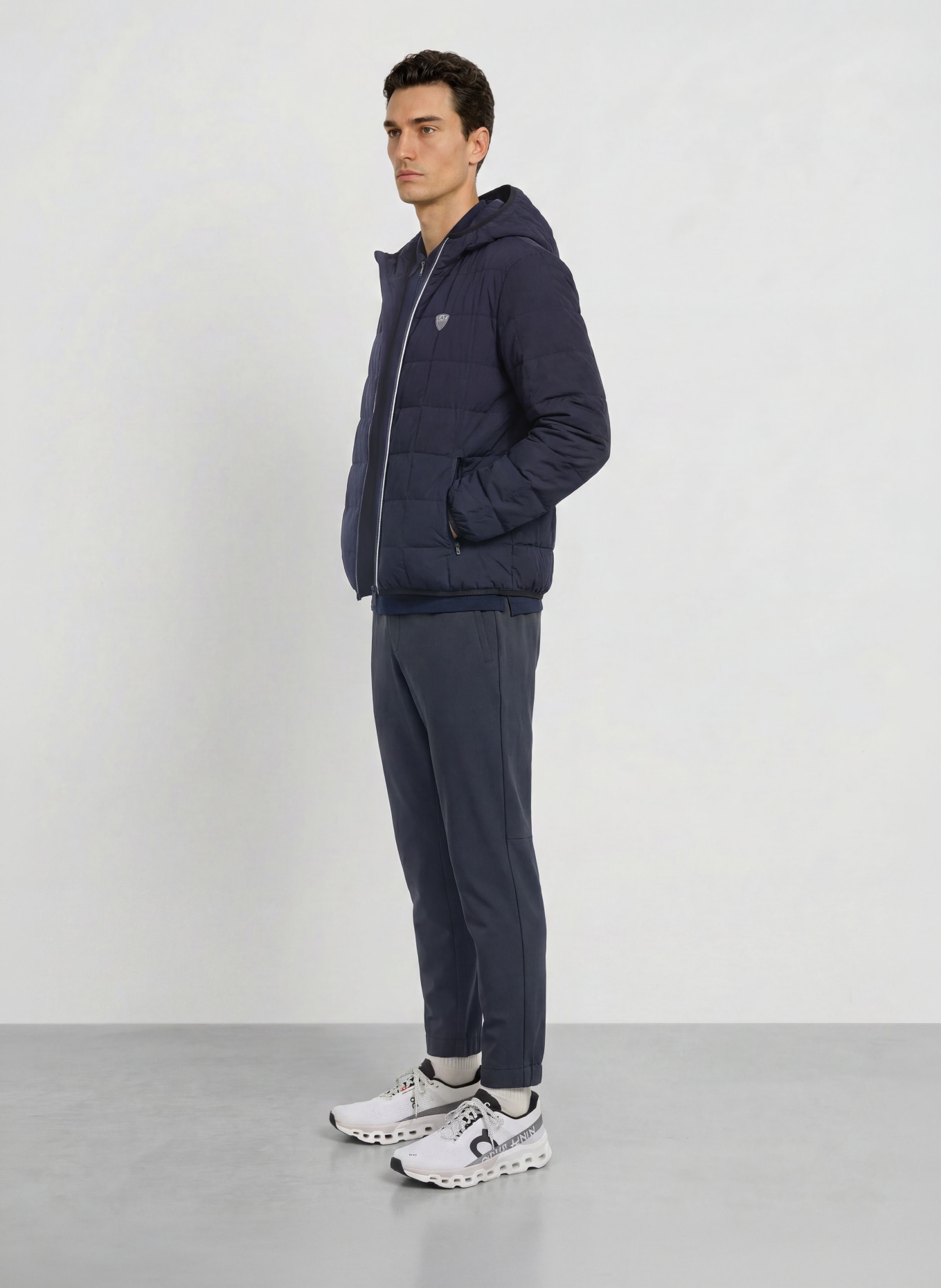 EA7 EMPORIO ARMANI Prošívaná bunda: TMAVĚ MODRÁ