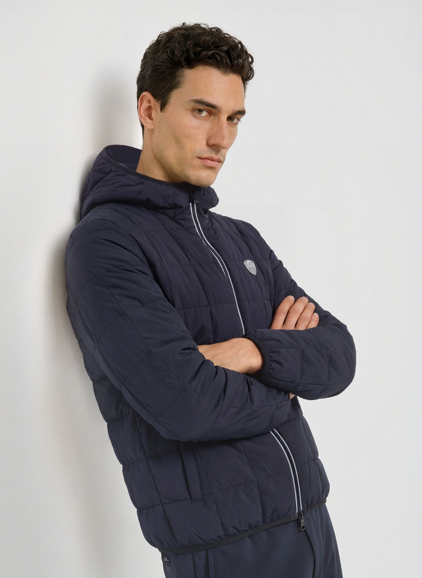EA7 EMPORIO ARMANI Prošívaná bunda: TMAVĚ MODRÁ