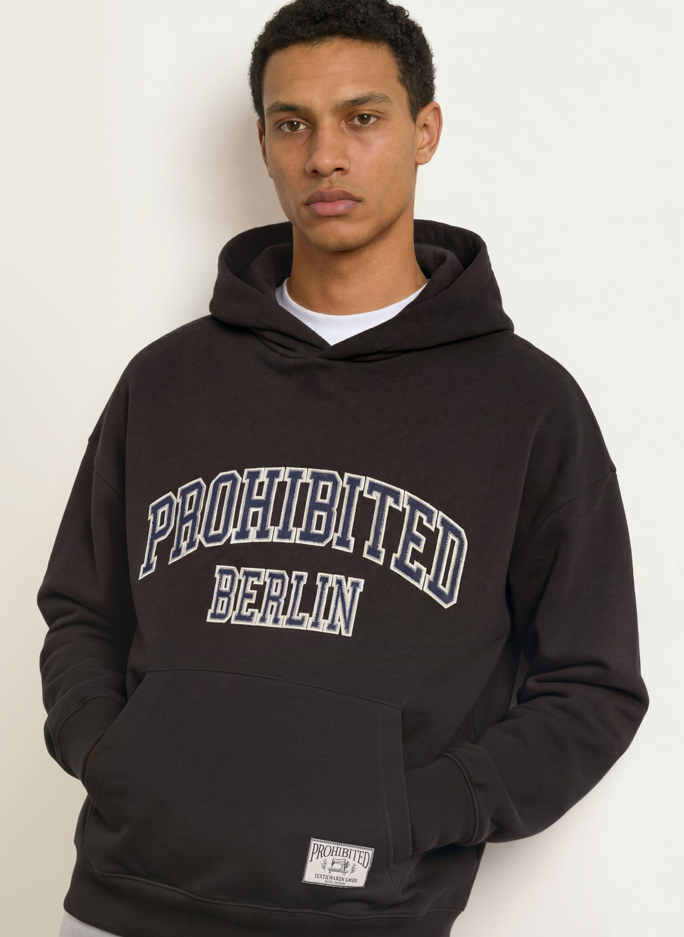 PROHIBITED Hoodie: SCHWARZ