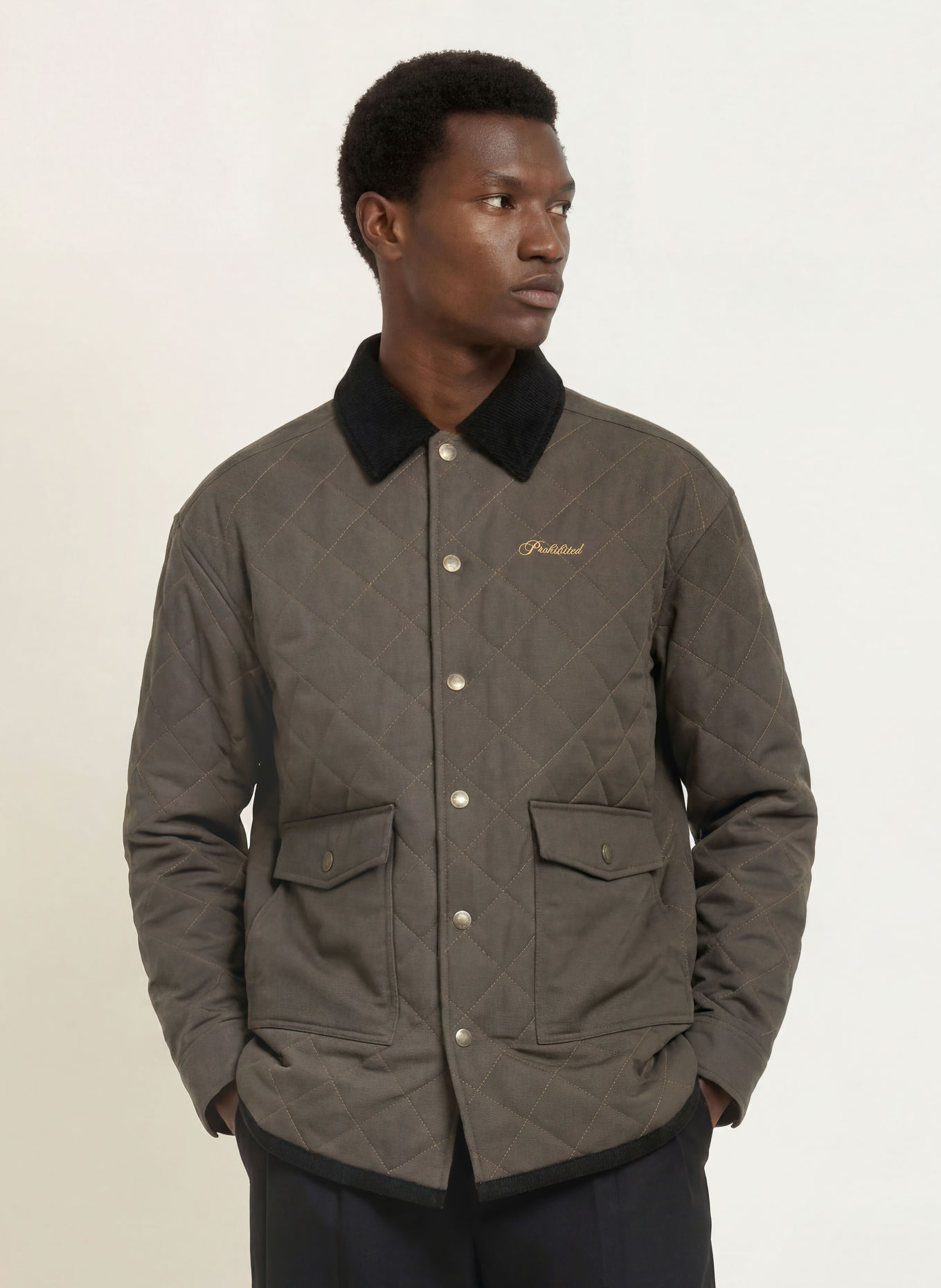PROHIBITED Steppjacke im Materialmix: KHAKI / SCHWARZ