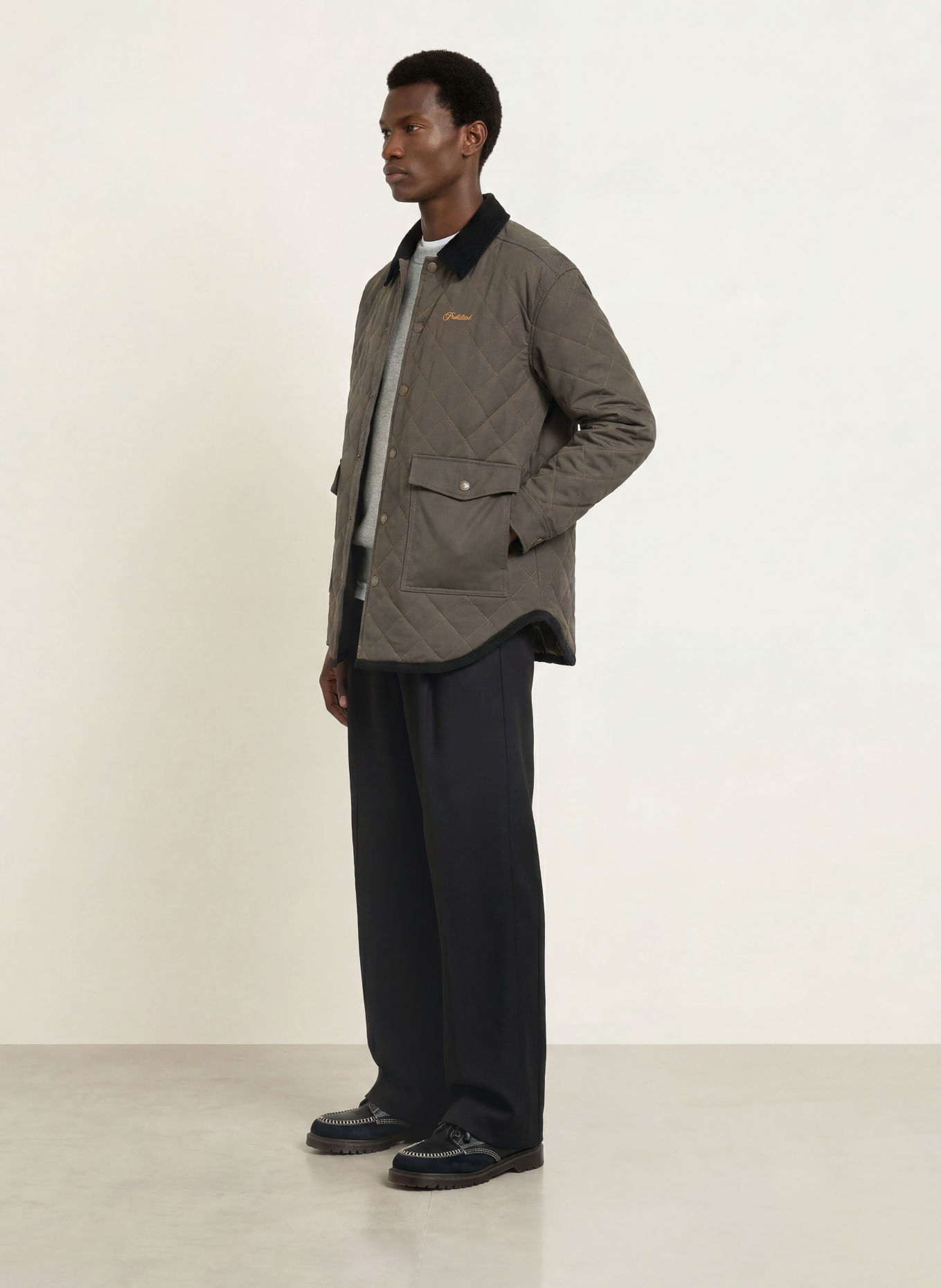 PROHIBITED Steppjacke im Materialmix: KHAKI / SCHWARZ