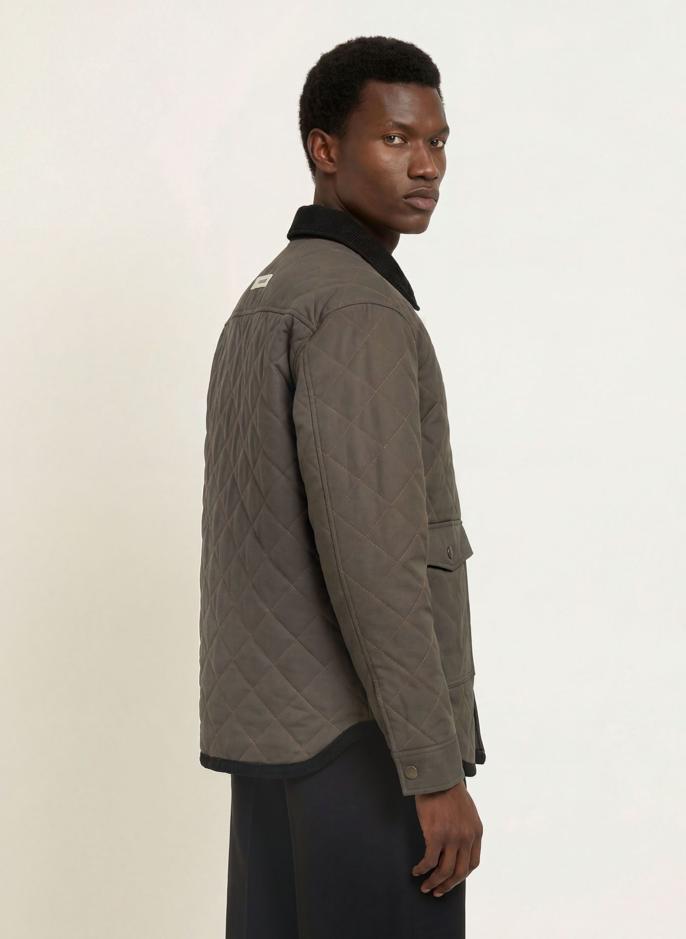PROHIBITED Steppjacke im Materialmix: KHAKI / SCHWARZ