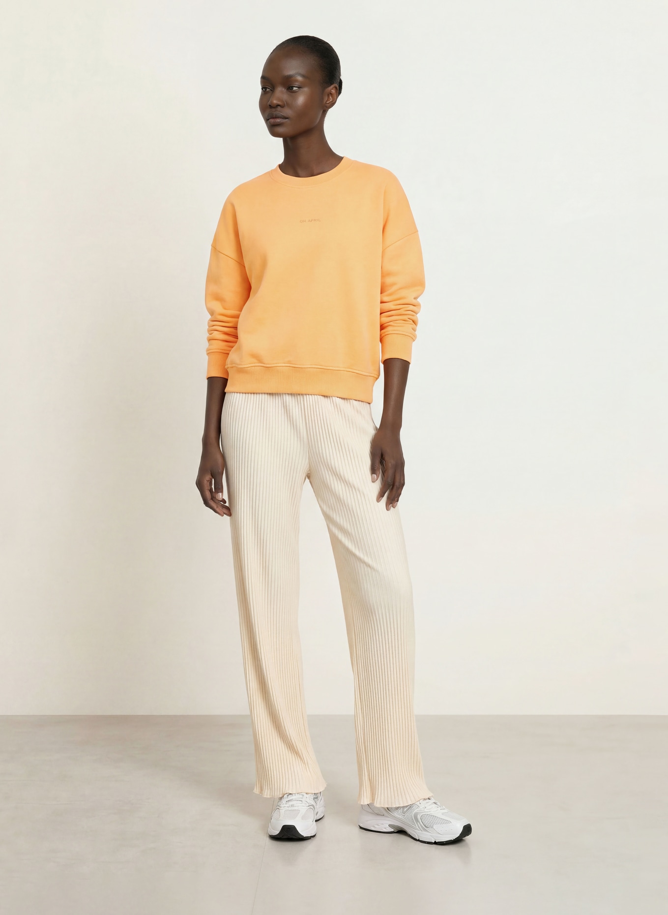 OH APRIL Sweatshirt SOFT LIFE: ORANGE / HELLBLAU / WEISS