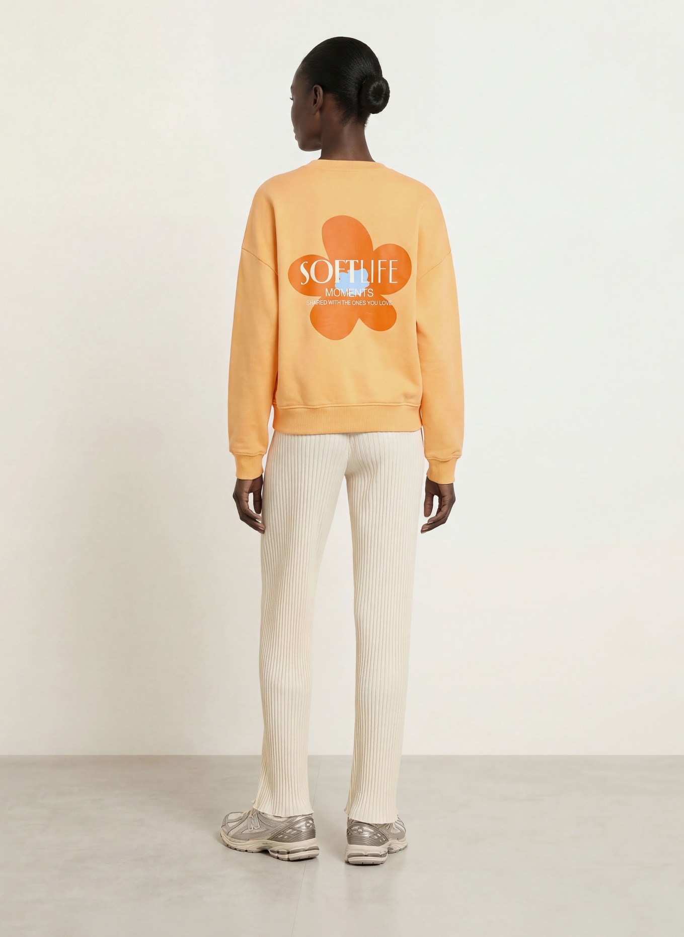 OH APRIL Sweatshirt SOFT LIFE: ORANGE / HELLBLAU / WEISS