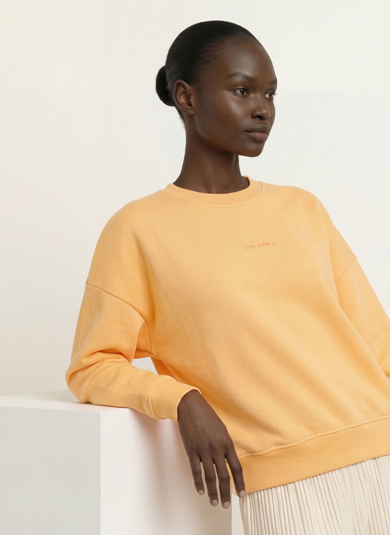 OH APRIL Sweatshirt SOFT LIFE: ORANGE / HELLBLAU / WEISS