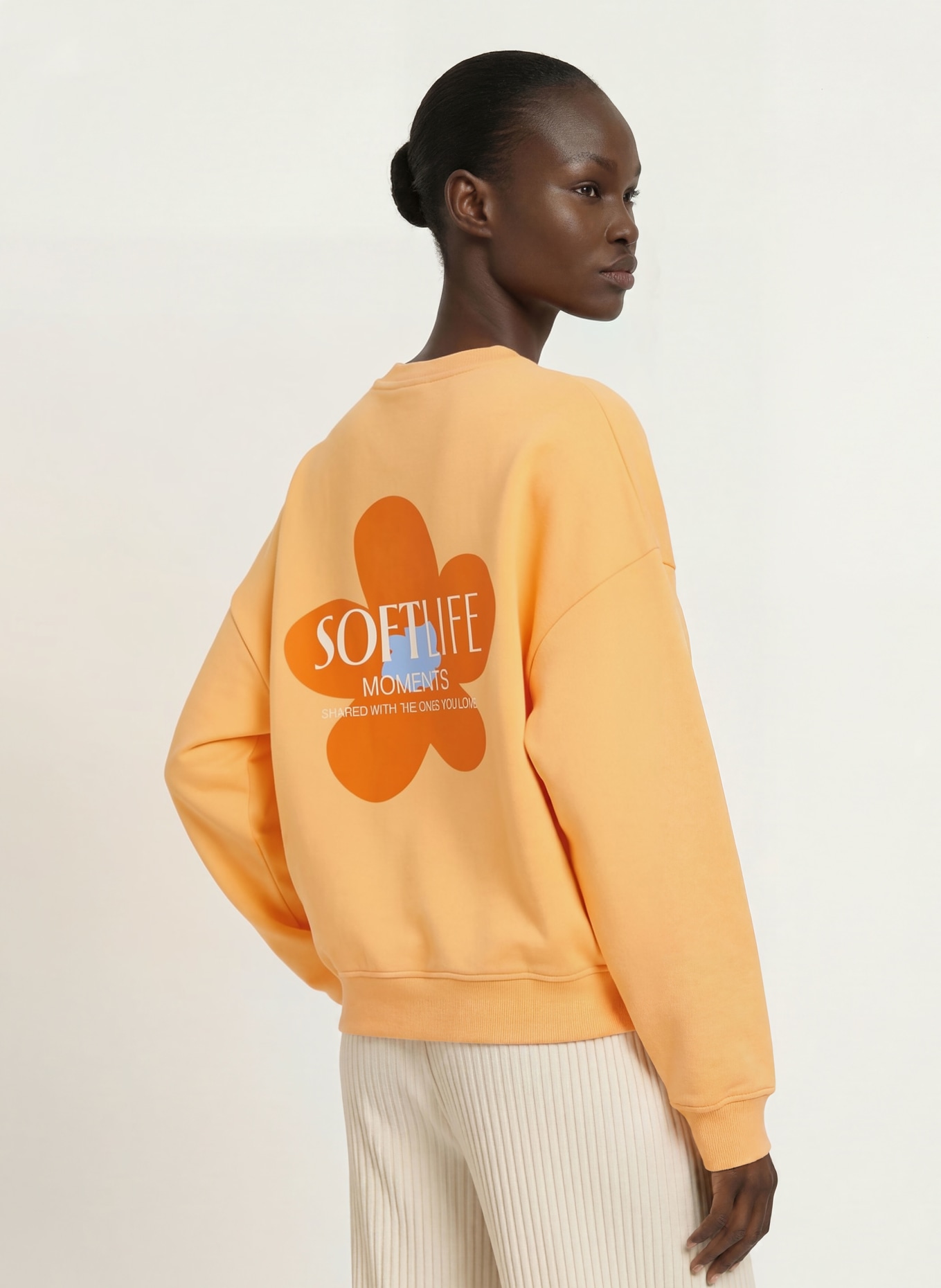 OH APRIL Sweatshirt SOFT LIFE: ORANGE / HELLBLAU / WEISS