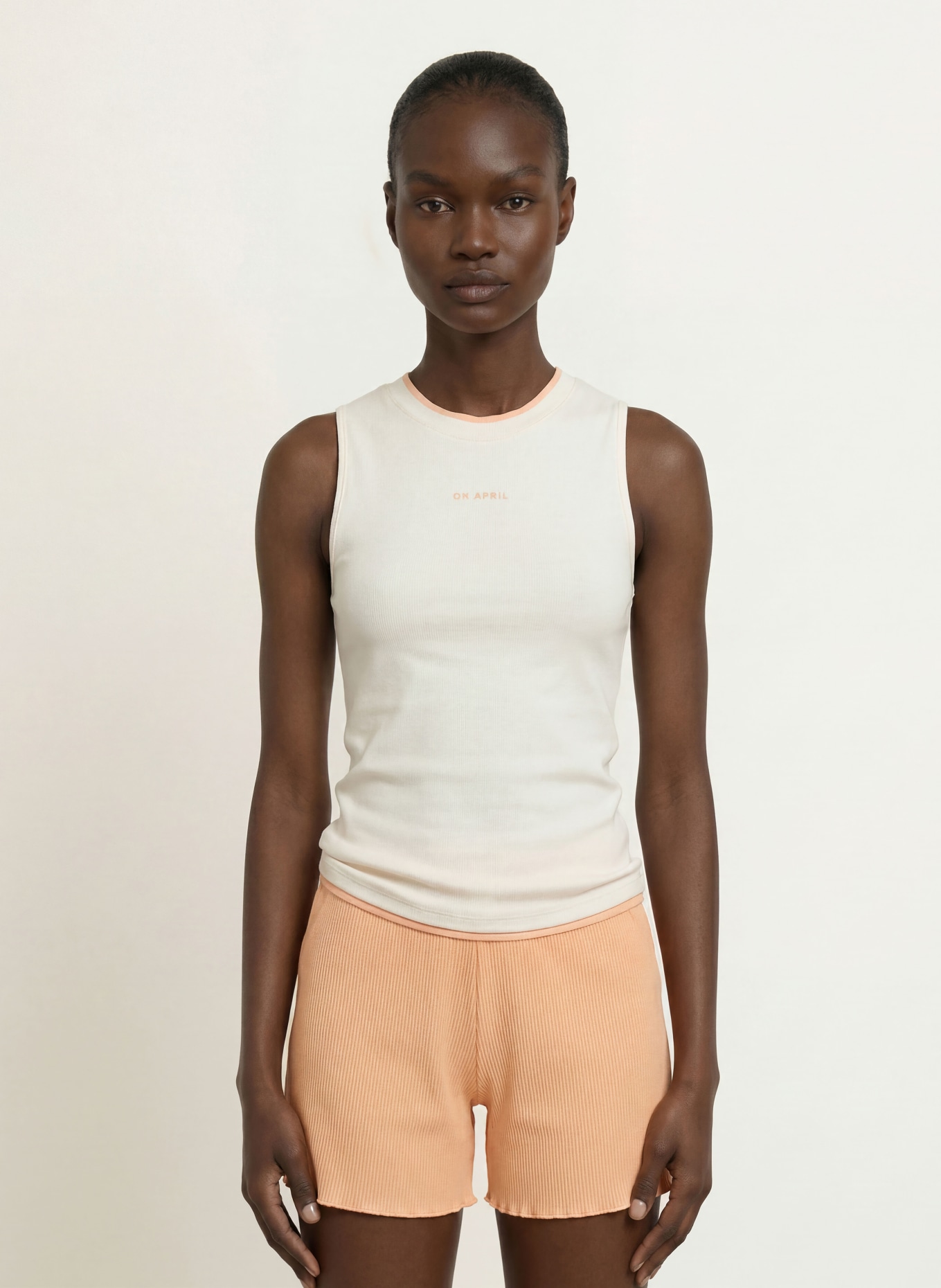 OH APRIL Top AMEA: WIT / LICHTORANJE