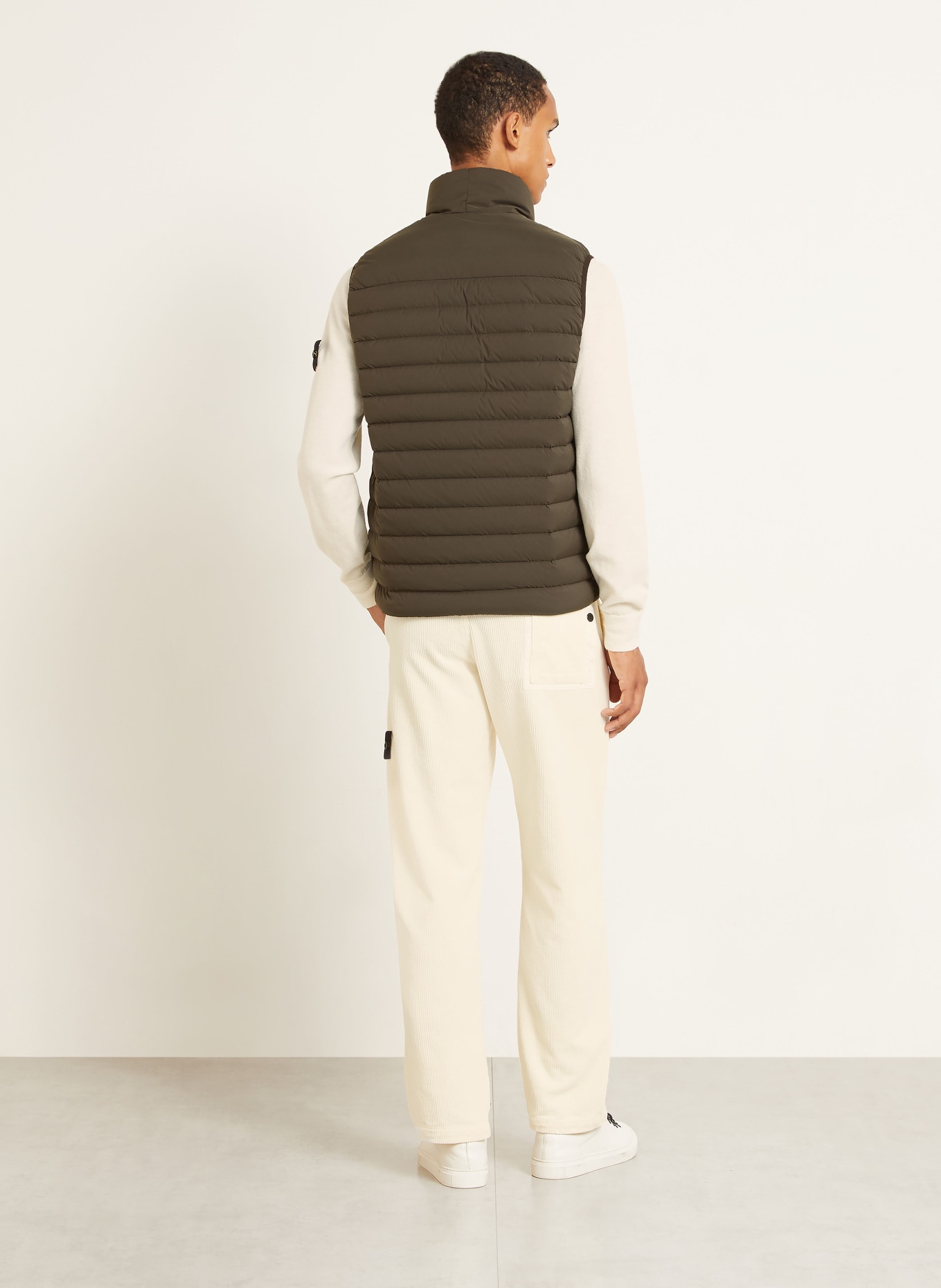 STONE ISLAND Péřová vesta: TMAVĚ ŠEDÁ
