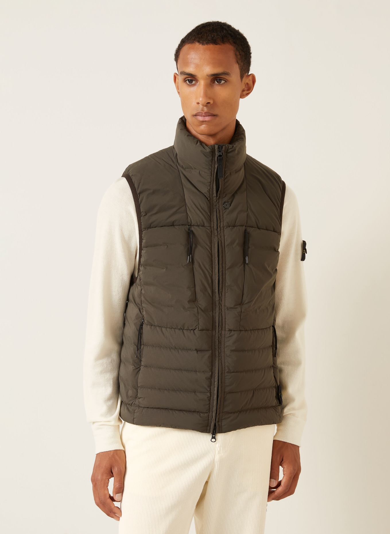 STONE ISLAND Péřová vesta: TMAVĚ ŠEDÁ