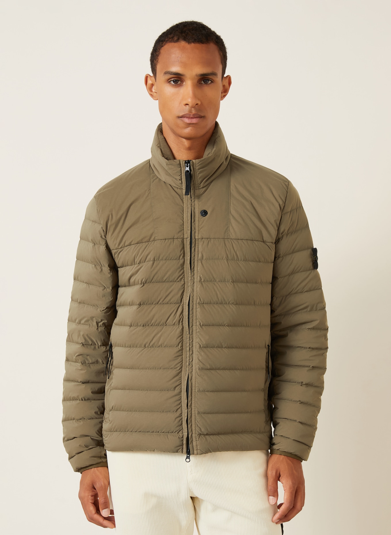 STONE ISLAND Lehká péřová bunda: OLIVOVÁ